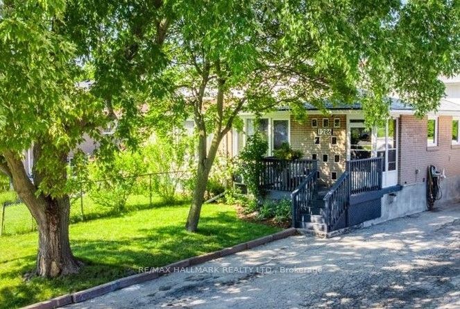 1286 Napier Crescent Property Photo 2