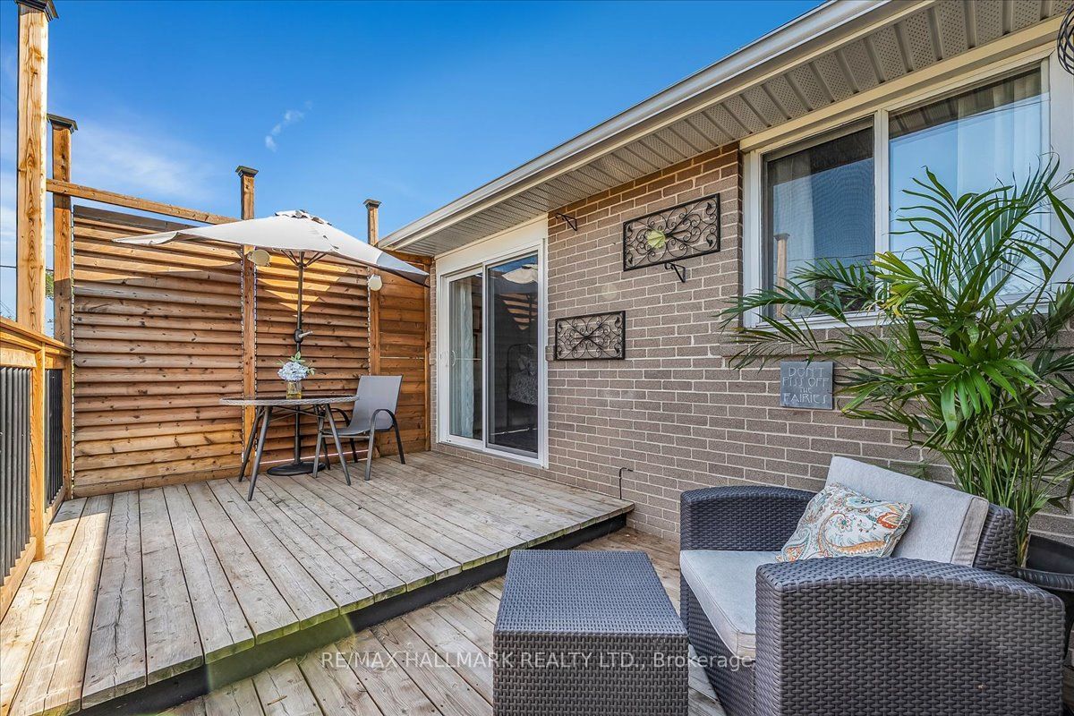 1286 Napier Crescent Property Photo 21
