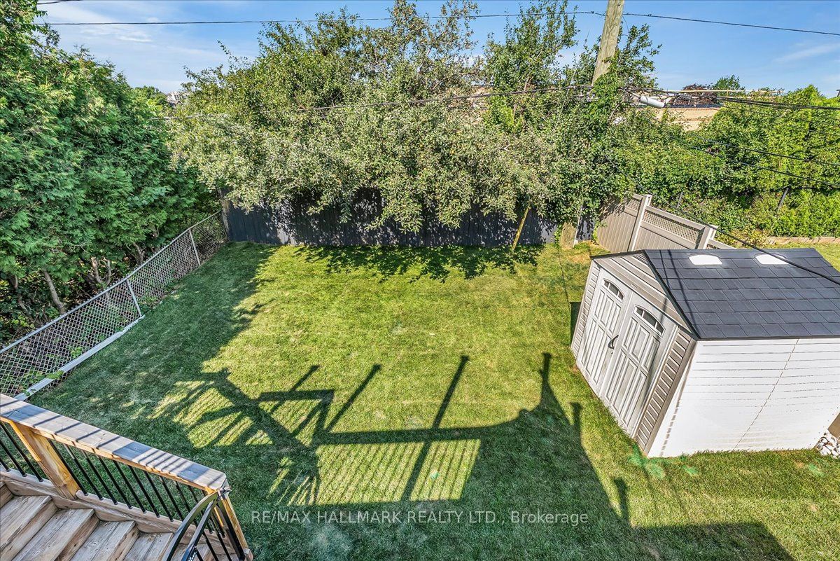 1286 Napier Crescent Property Photo 22