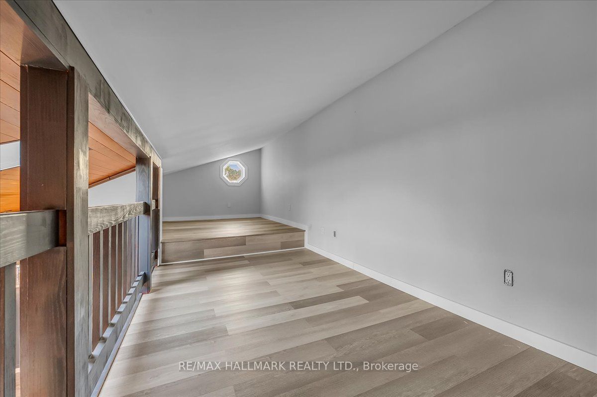 1286 Napier Crescent Property Photo 25