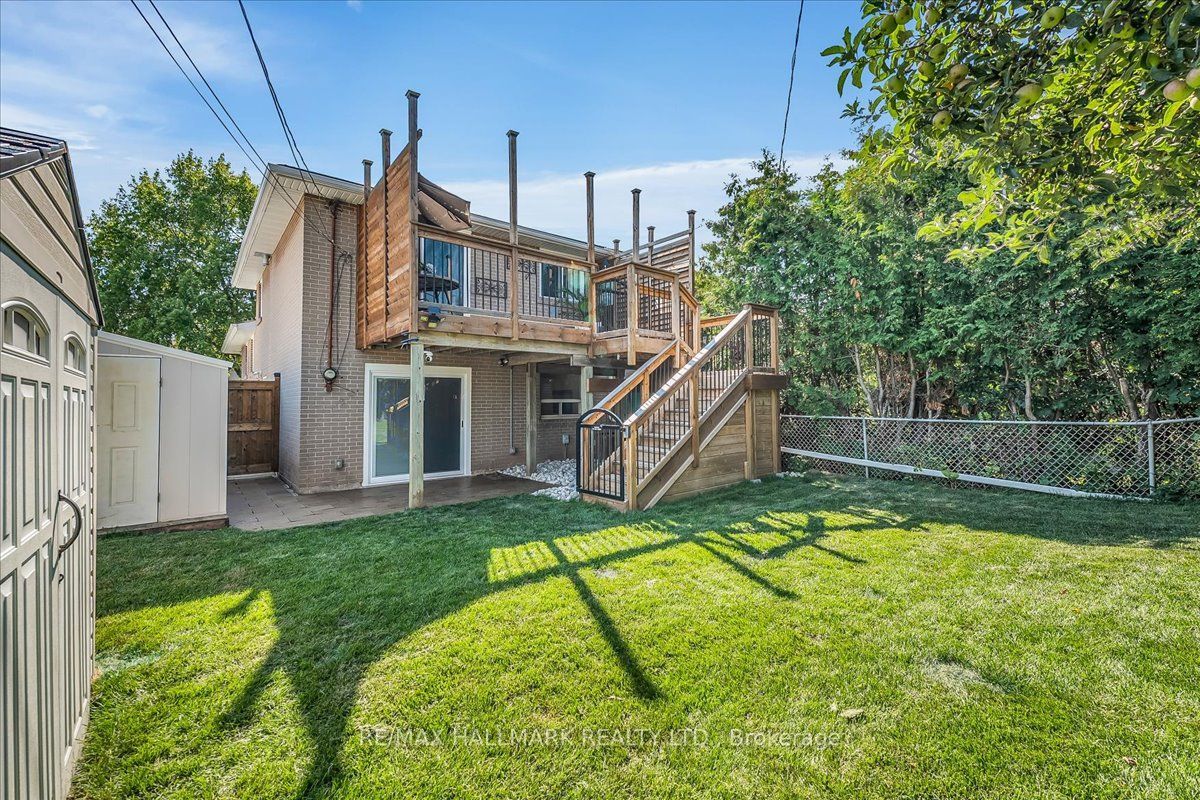 1286 Napier Crescent Property Photo 42