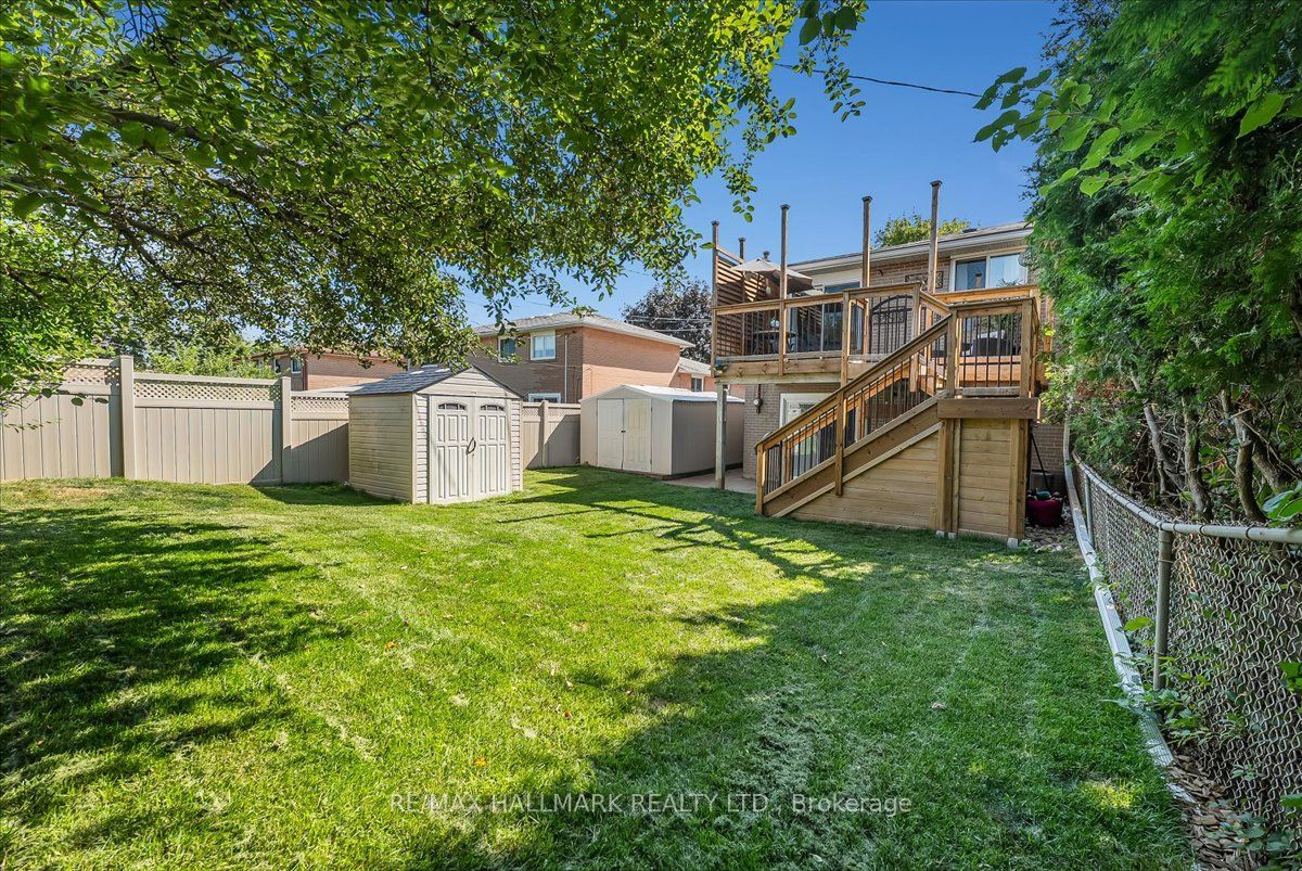 1286 Napier Crescent Property Photo 43