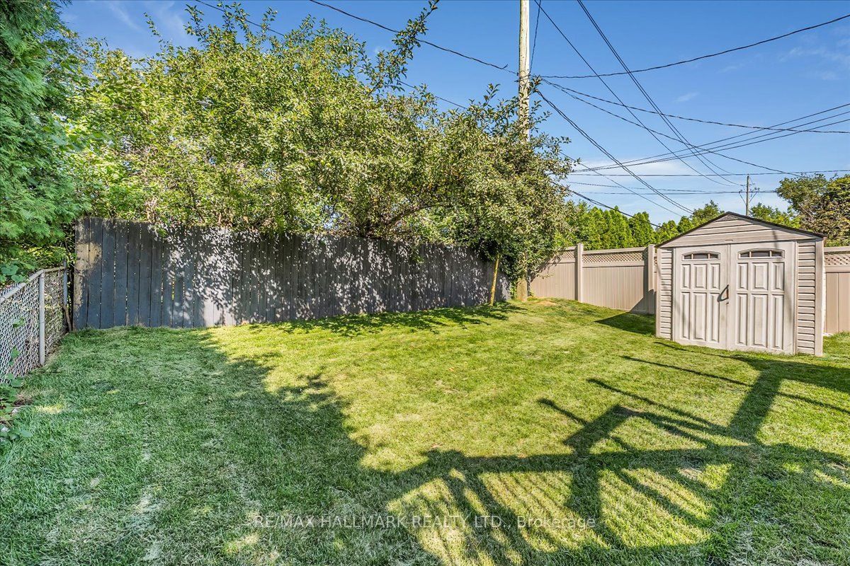 1286 Napier Crescent Property Photo 44
