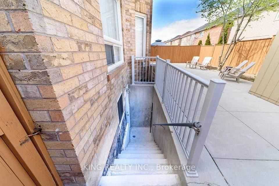 8 Ferncroft Place Basement Property Photo 1