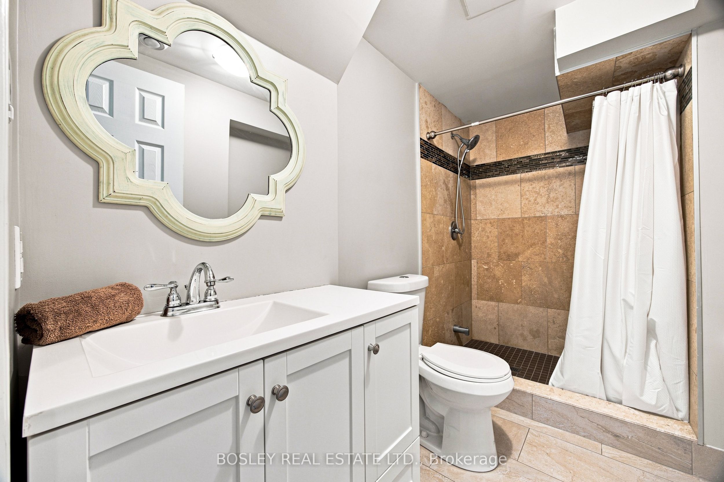 5443 Mcfarren Boulevard Lower Property Photo 11
