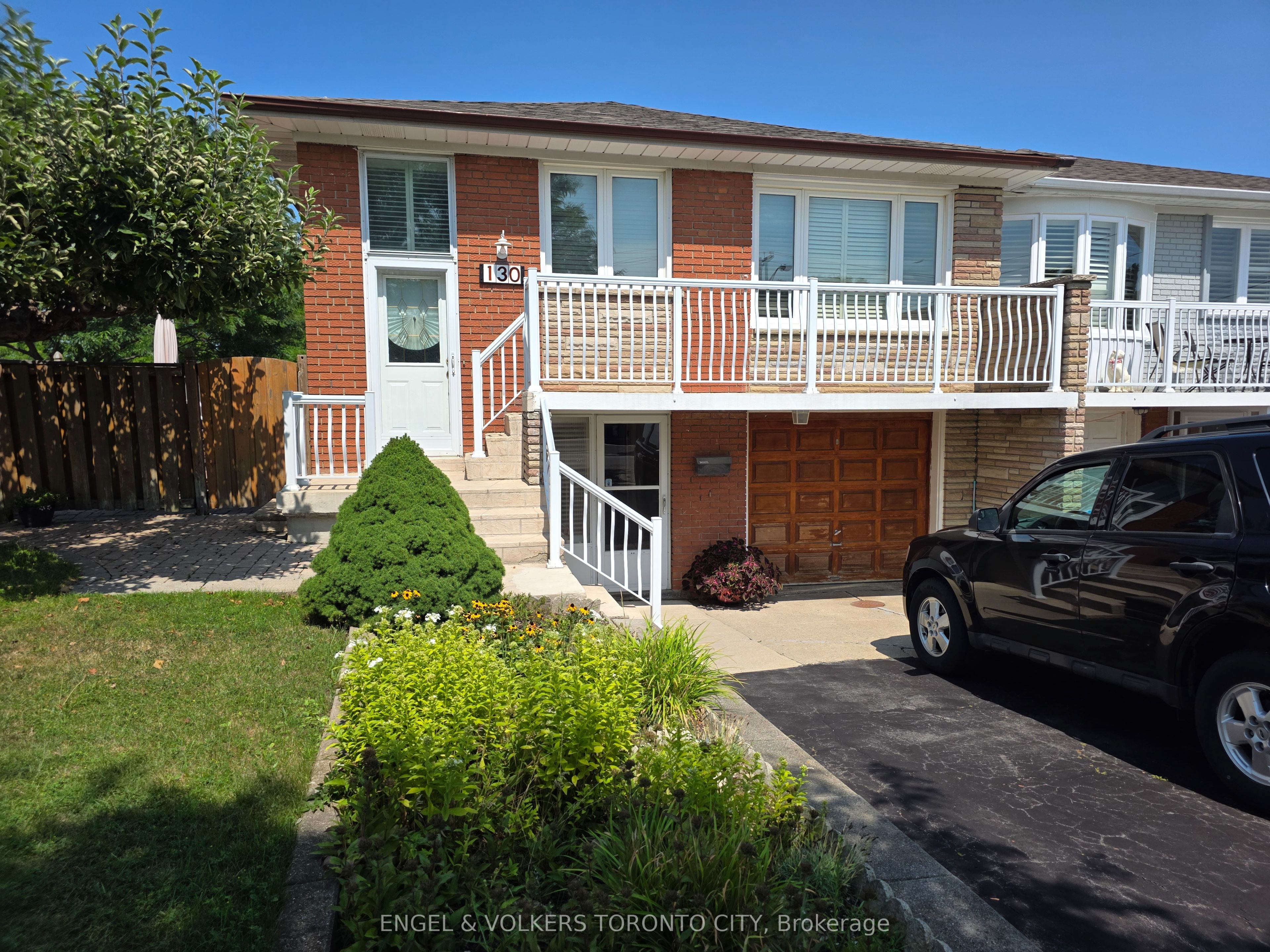 130 Shoreham Drive Lower Property Photo 1