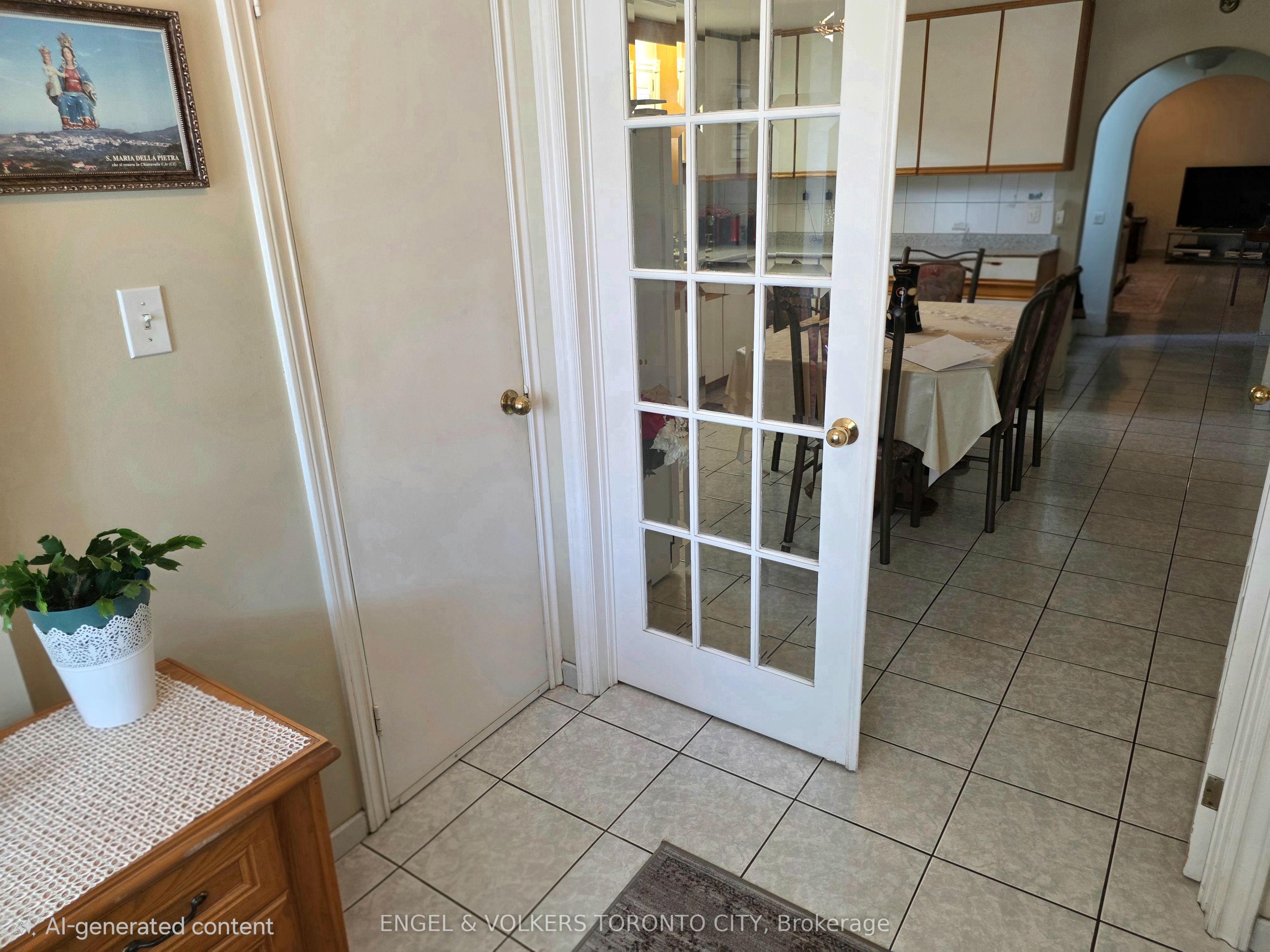 130 Shoreham Drive Lower Property Photo 4
