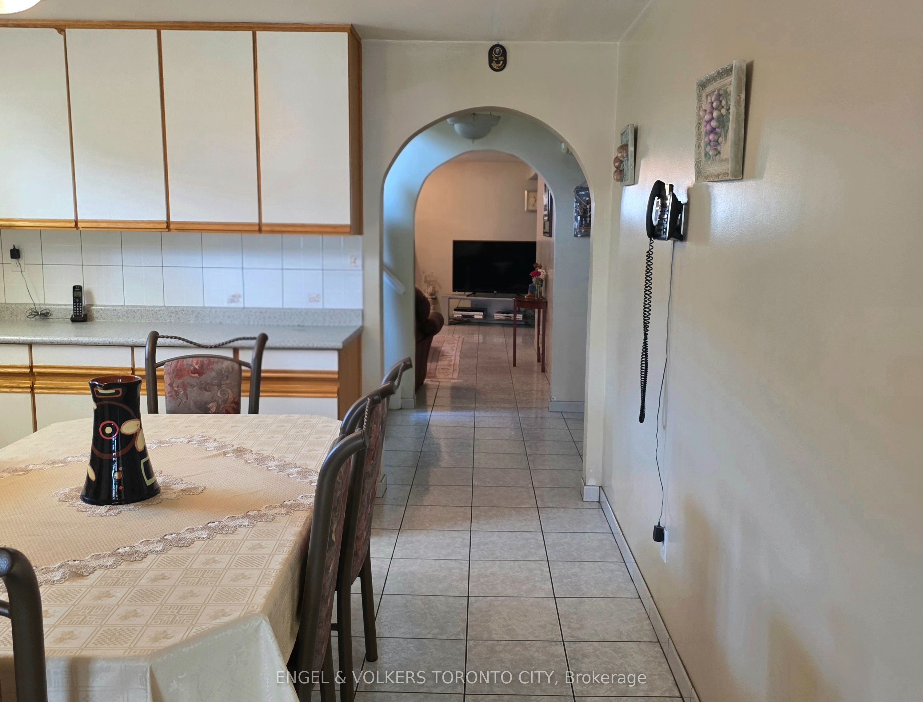 130 Shoreham Drive Lower Property Photo 7