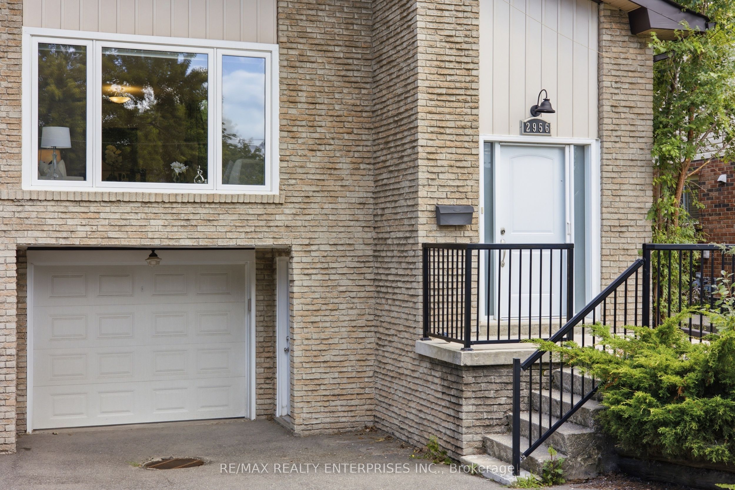 2956 Windjammer Road Property Photo 2