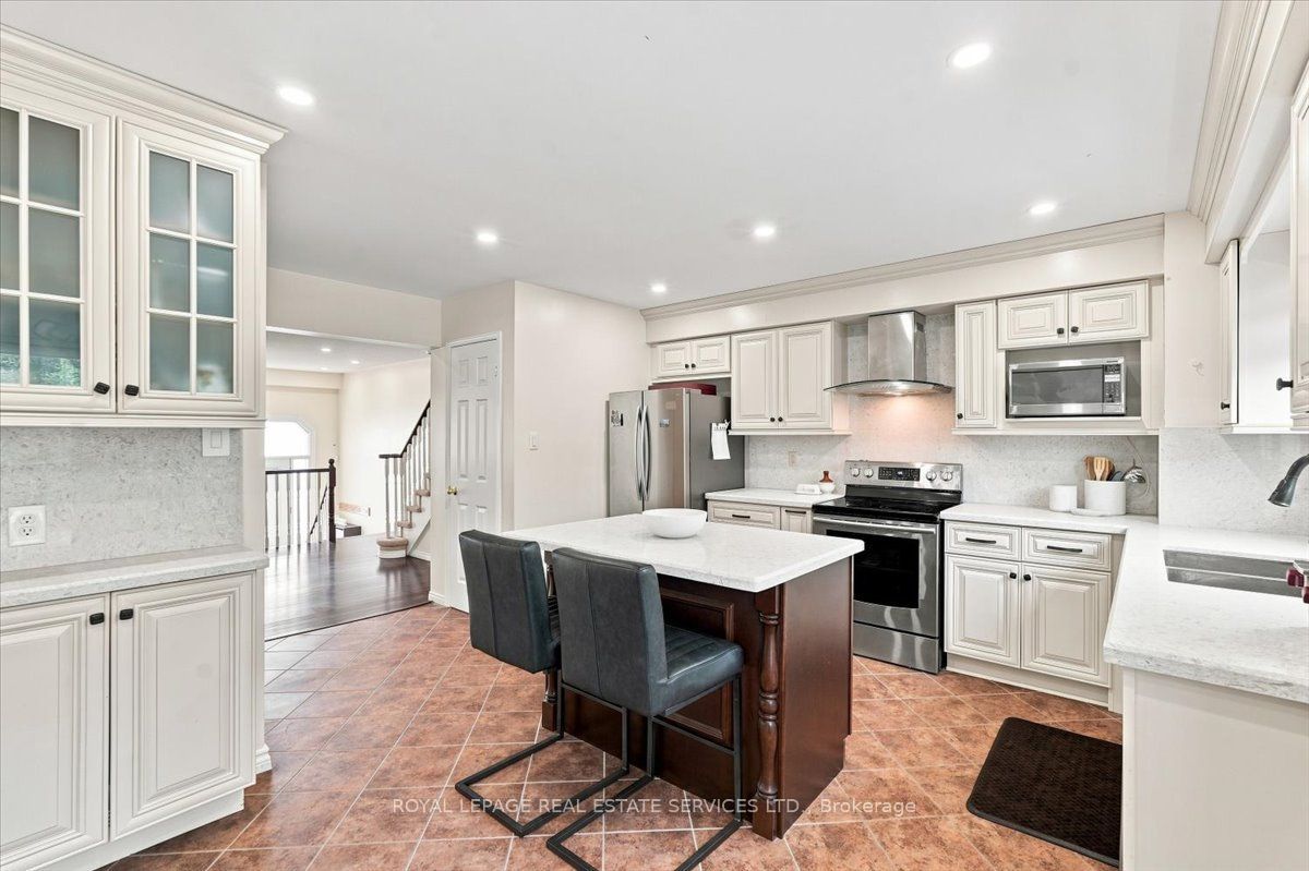 1199 Leewood Drive Property Photo 10