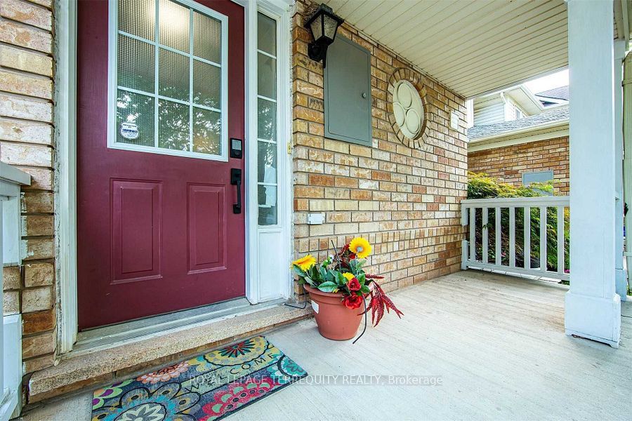 2458 Baintree Crescent Property Photo 4