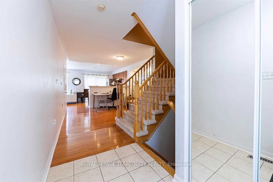 2458 Baintree Crescent Property Photo 6