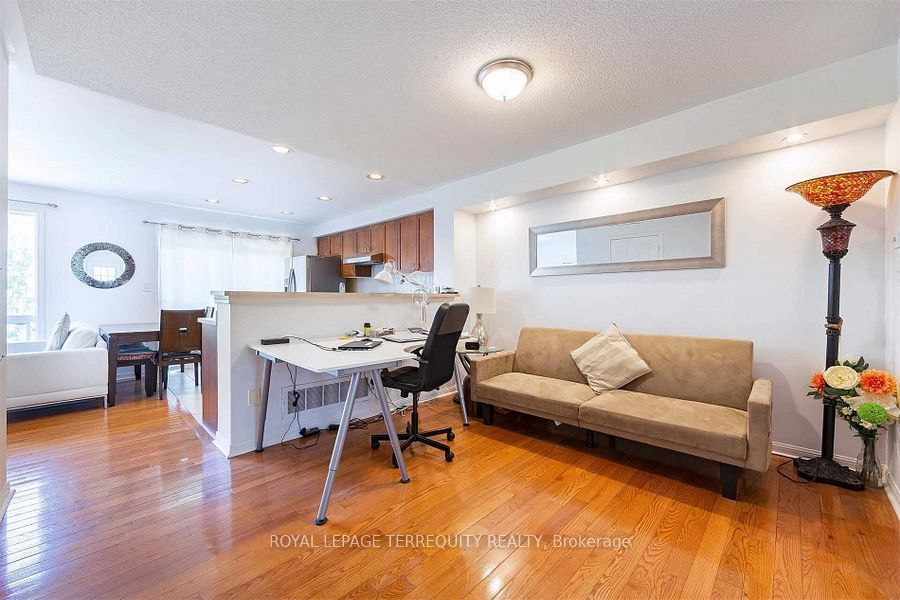 2458 Baintree Crescent Property Photo 7