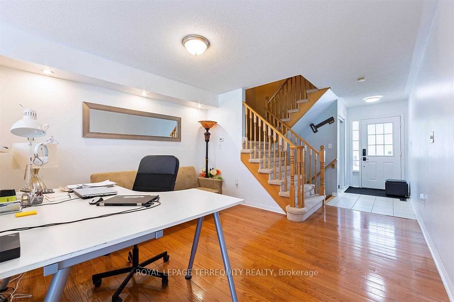 2458 Baintree Crescent Property Photo 8