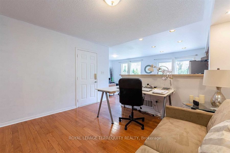 2458 Baintree Crescent Property Photo 9