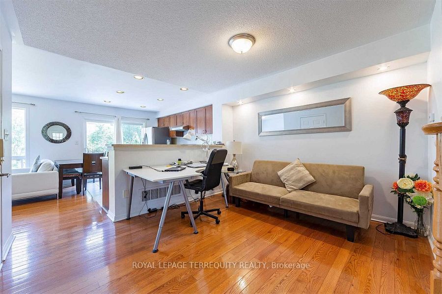2458 Baintree Crescent Property Photo 10