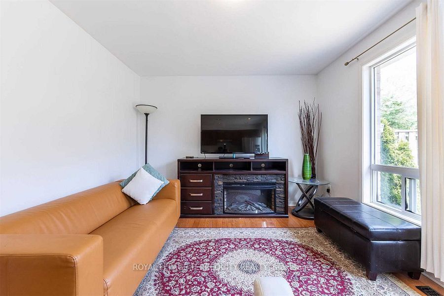 2458 Baintree Crescent Property Photo 12