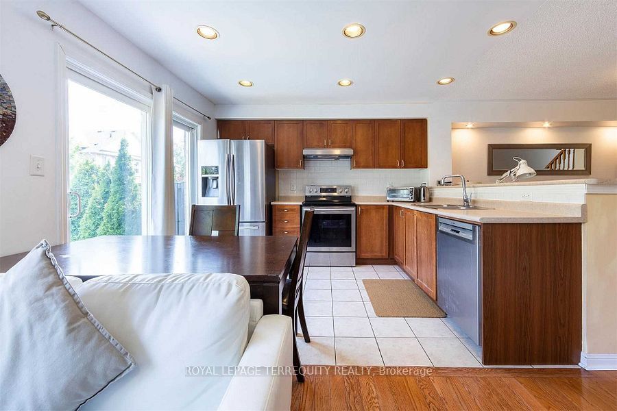 2458 Baintree Crescent Property Photo 15