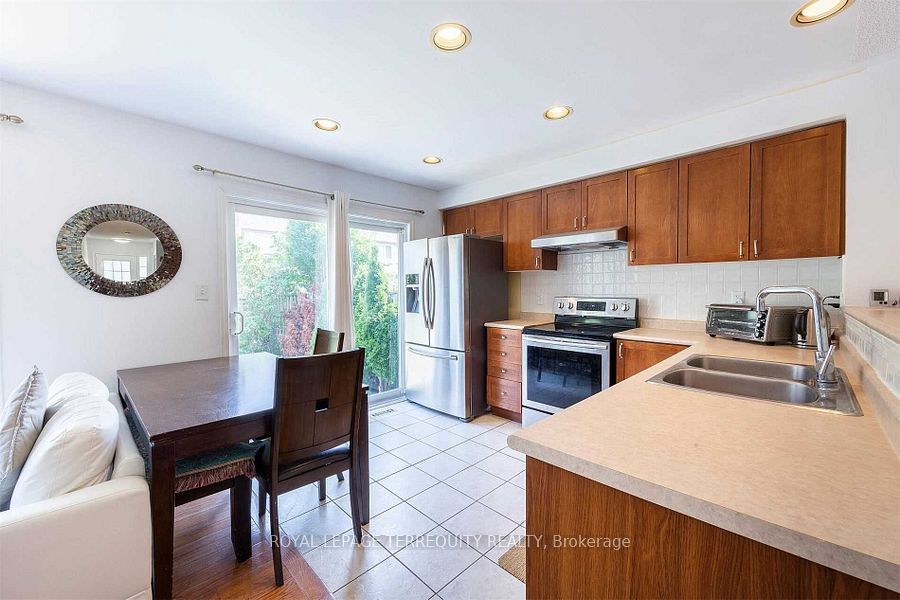 2458 Baintree Crescent Property Photo 16