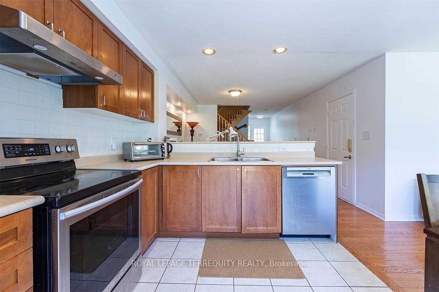 2458 Baintree Crescent Property Photo 20