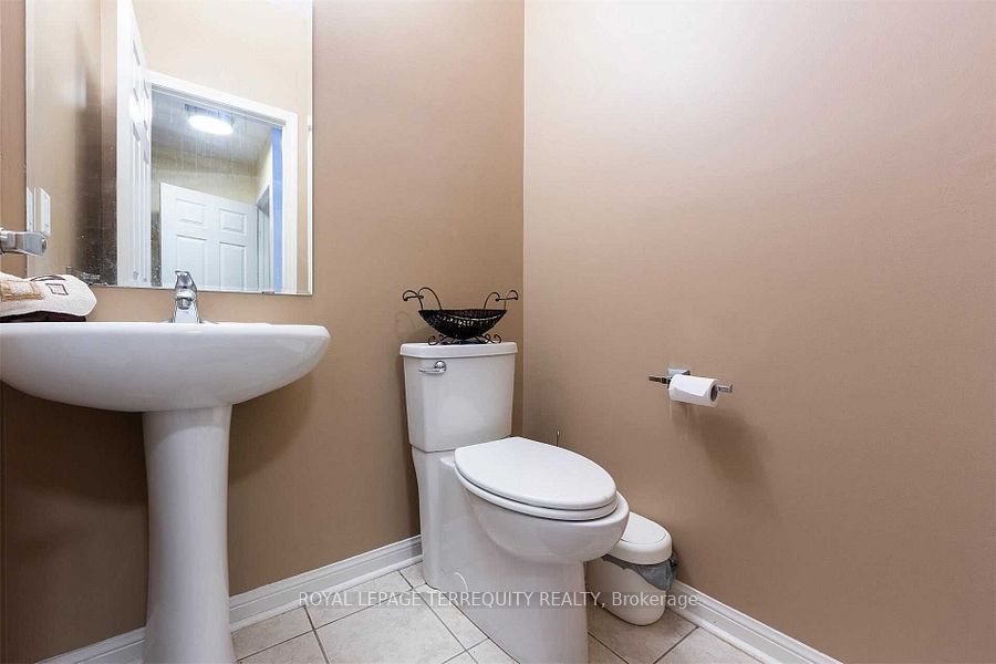 2458 Baintree Crescent Property Photo 21