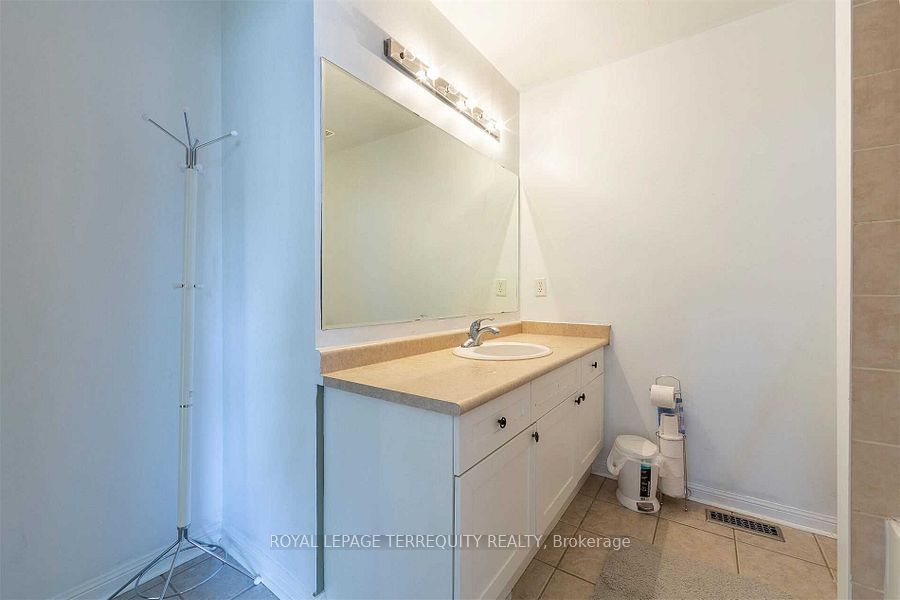 2458 Baintree Crescent Property Photo 31