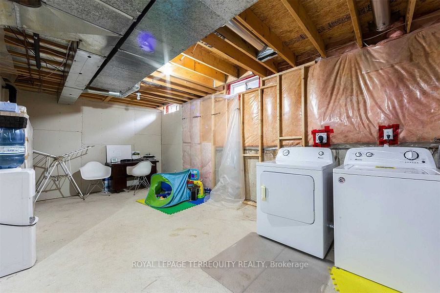 2458 Baintree Crescent Property Photo 34