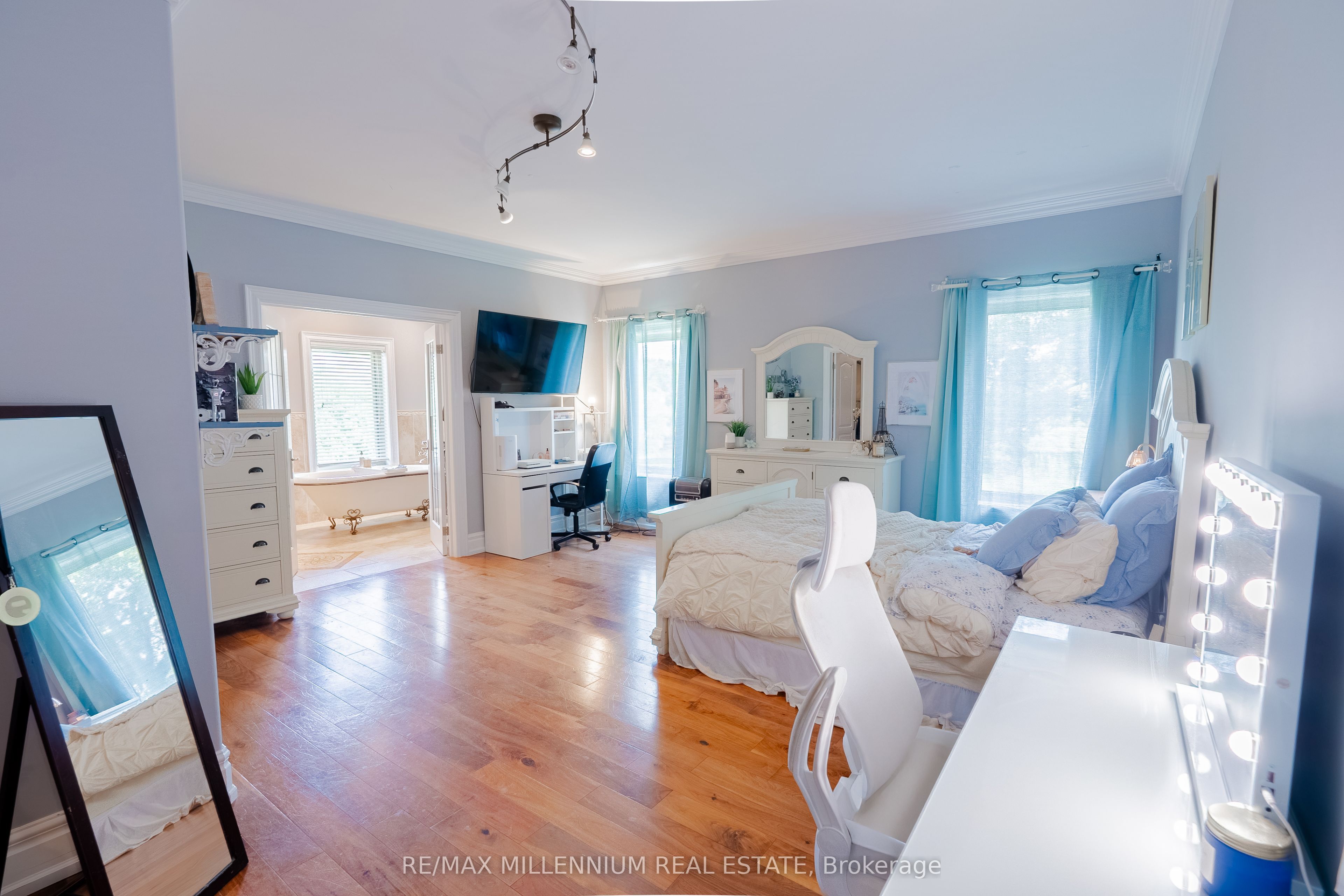 16282 27 Side Road Property Photo 34