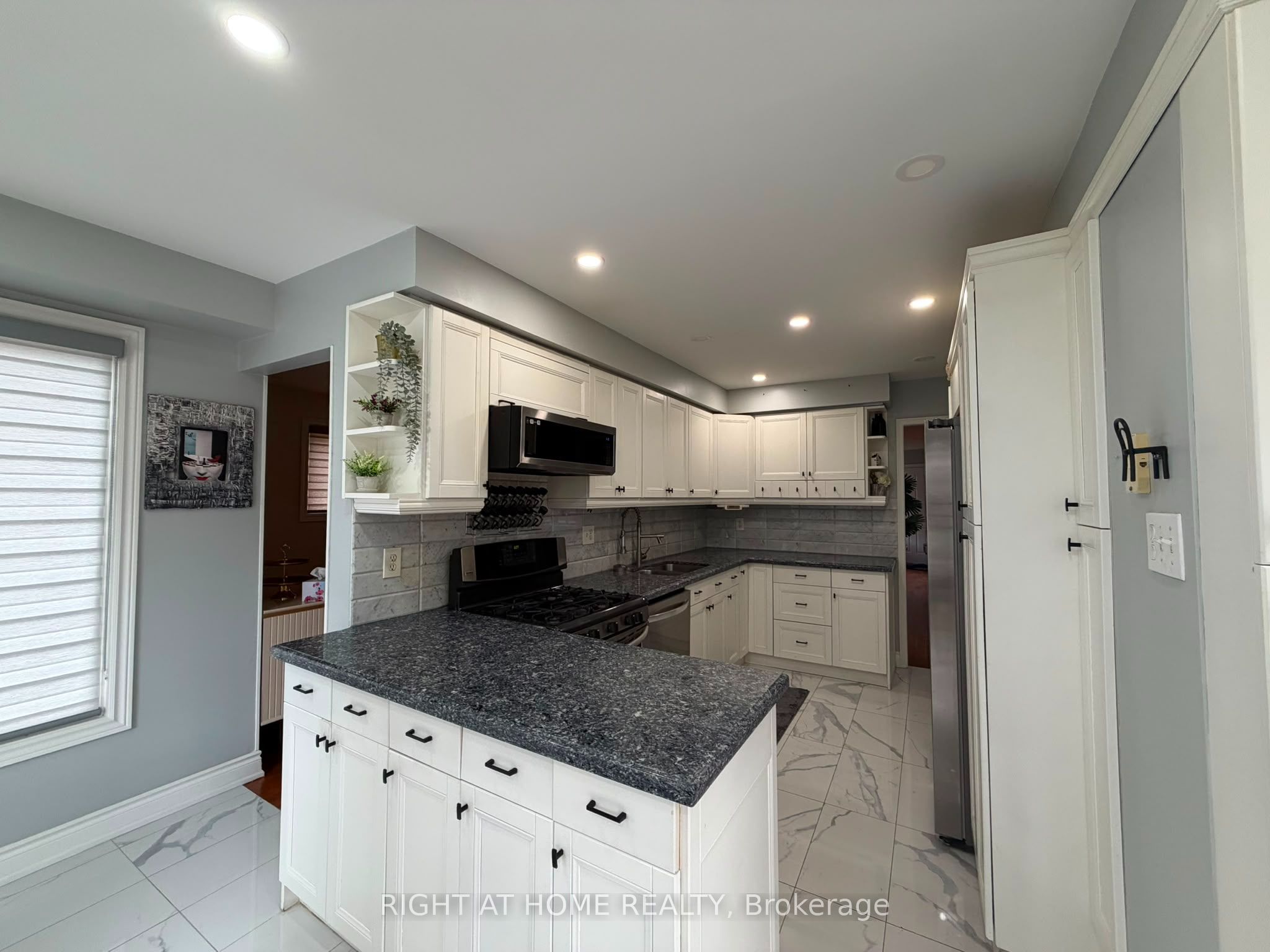 4203 Colonial Drive Property Photo 4