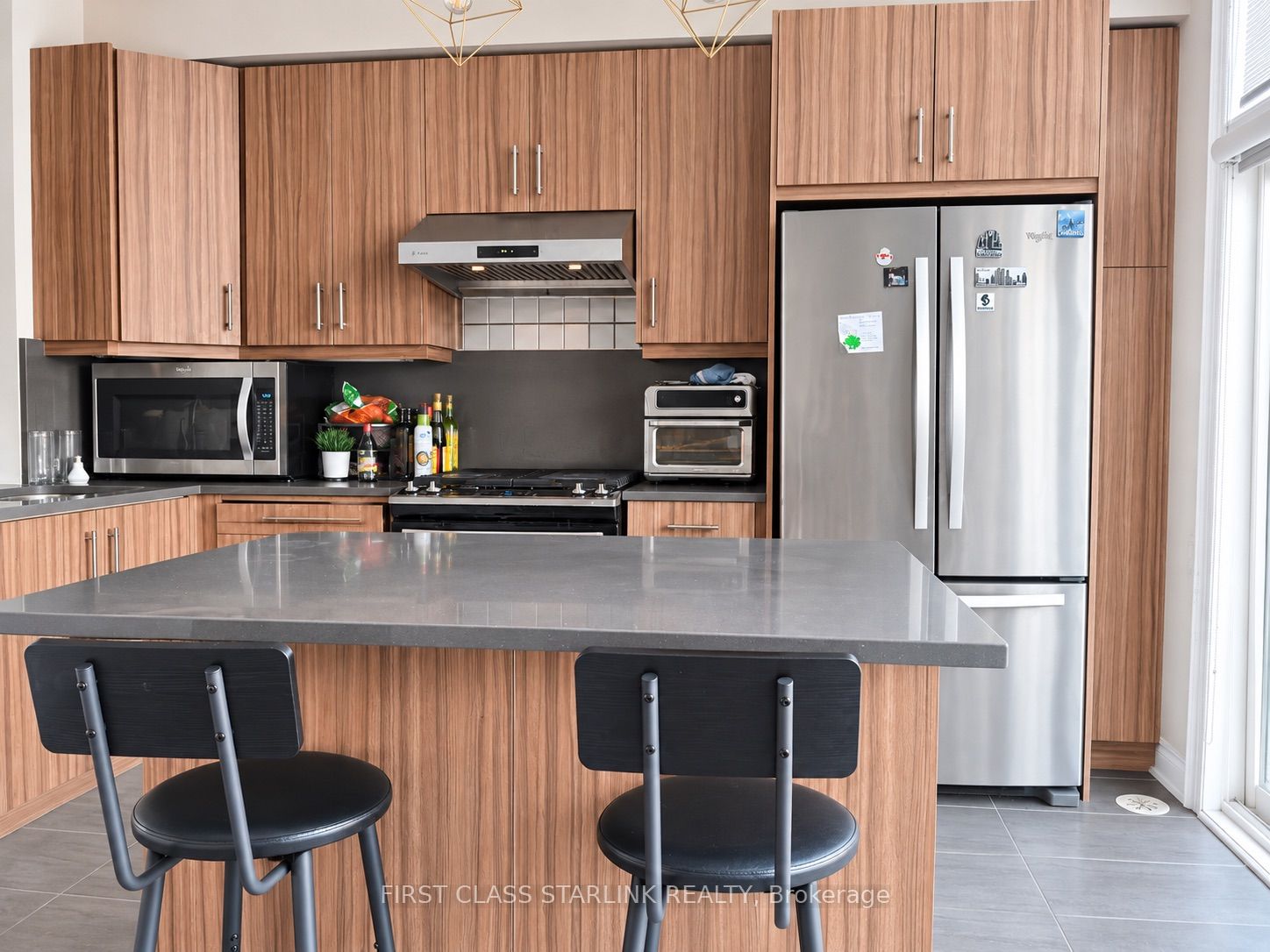 2058 Queensborough Gate 34 Property Photo 3