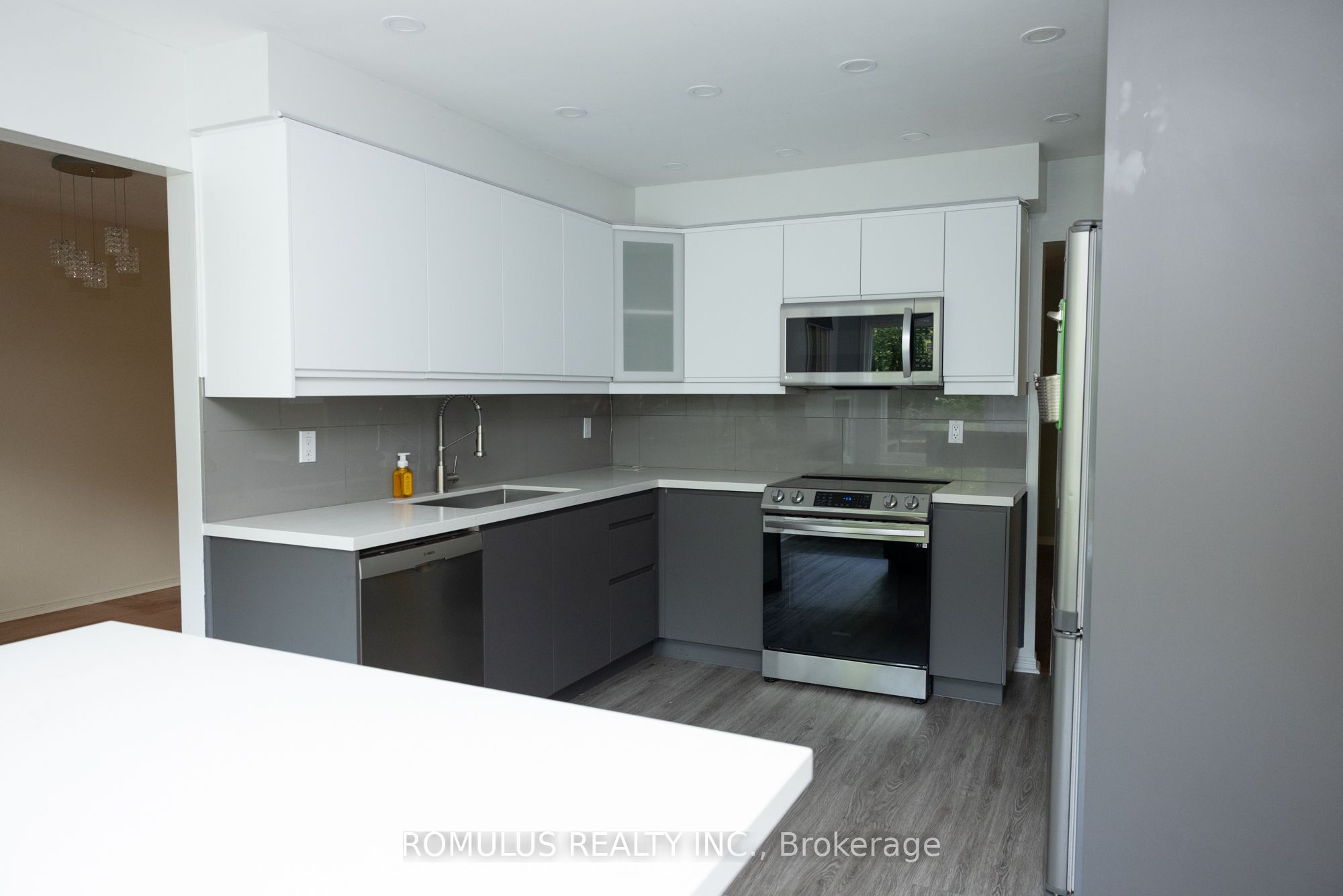 280 King Andrew Drive Property Photo 4