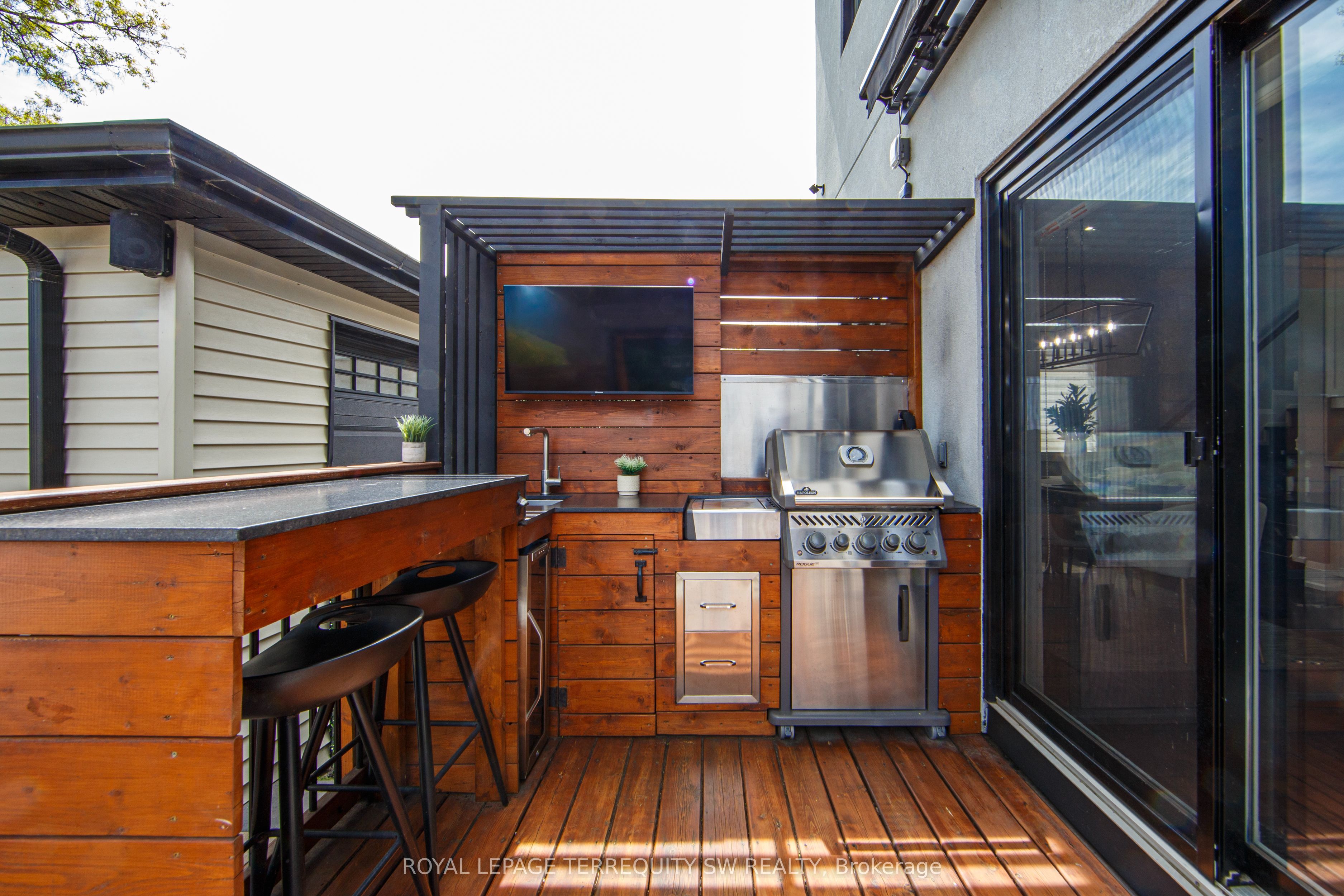 888 Fourth Street Property Photo 14