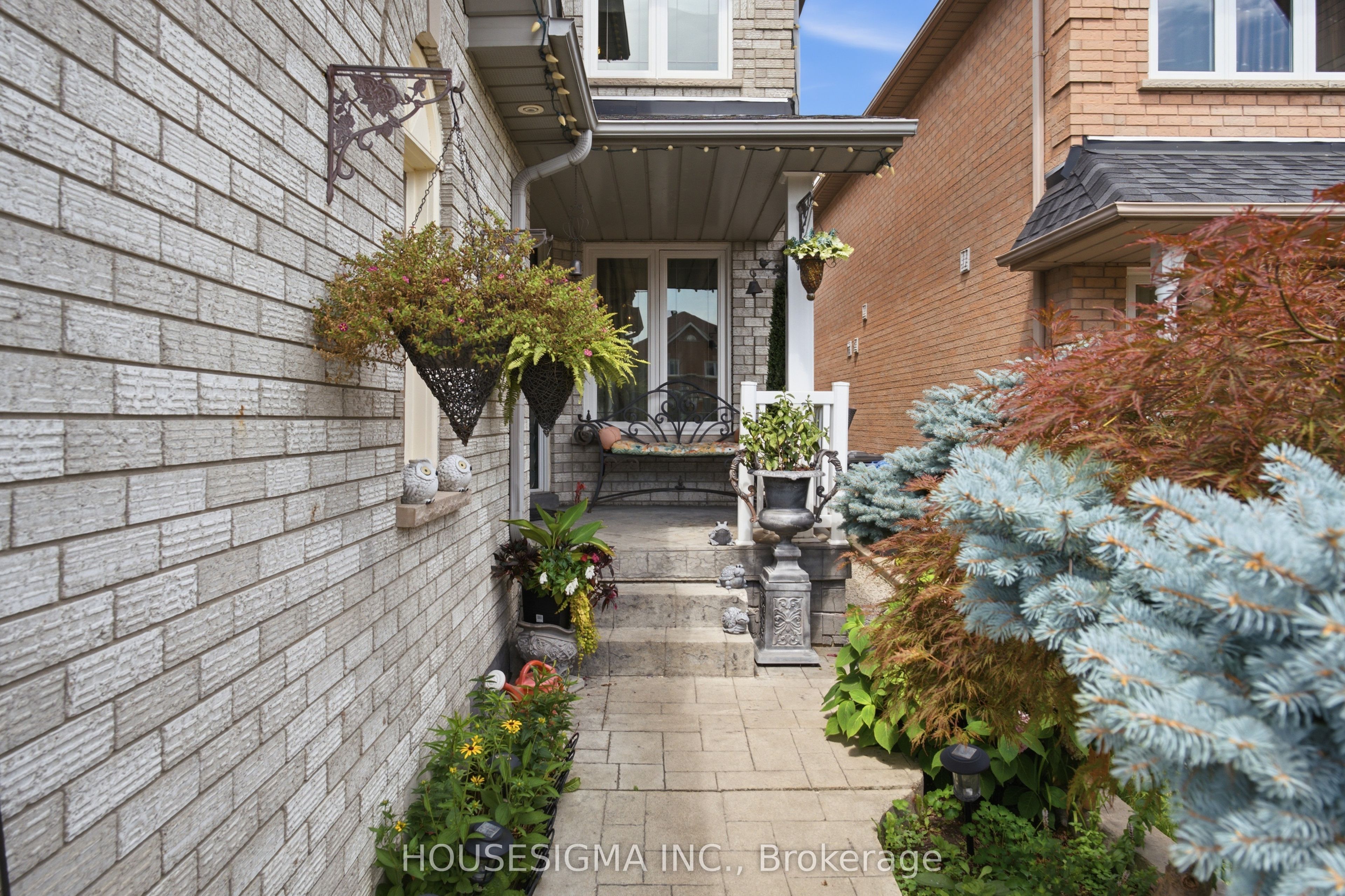 902 Applecroft Circle Property Photo 3