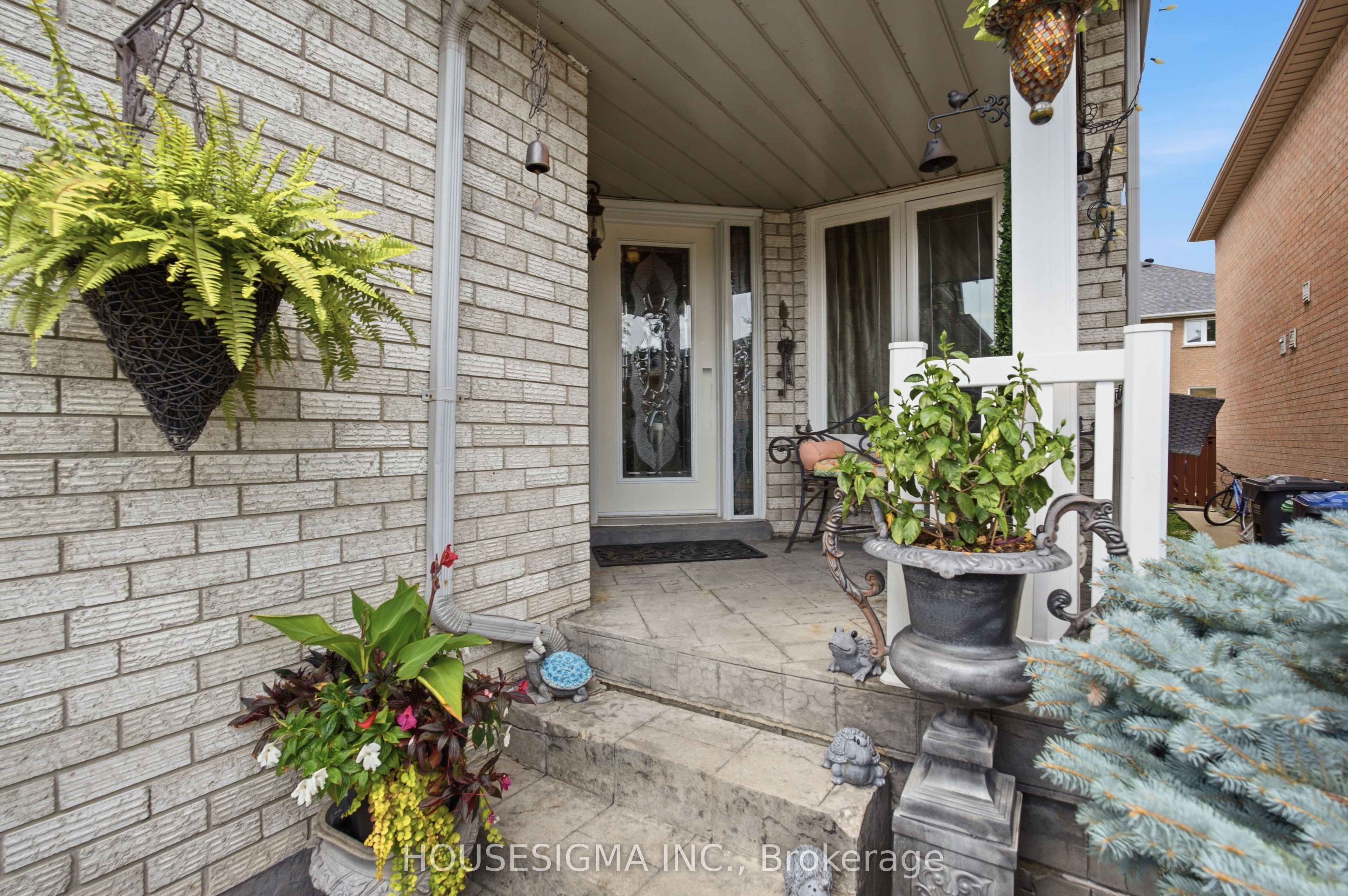 902 Applecroft Circle Property Photo 4