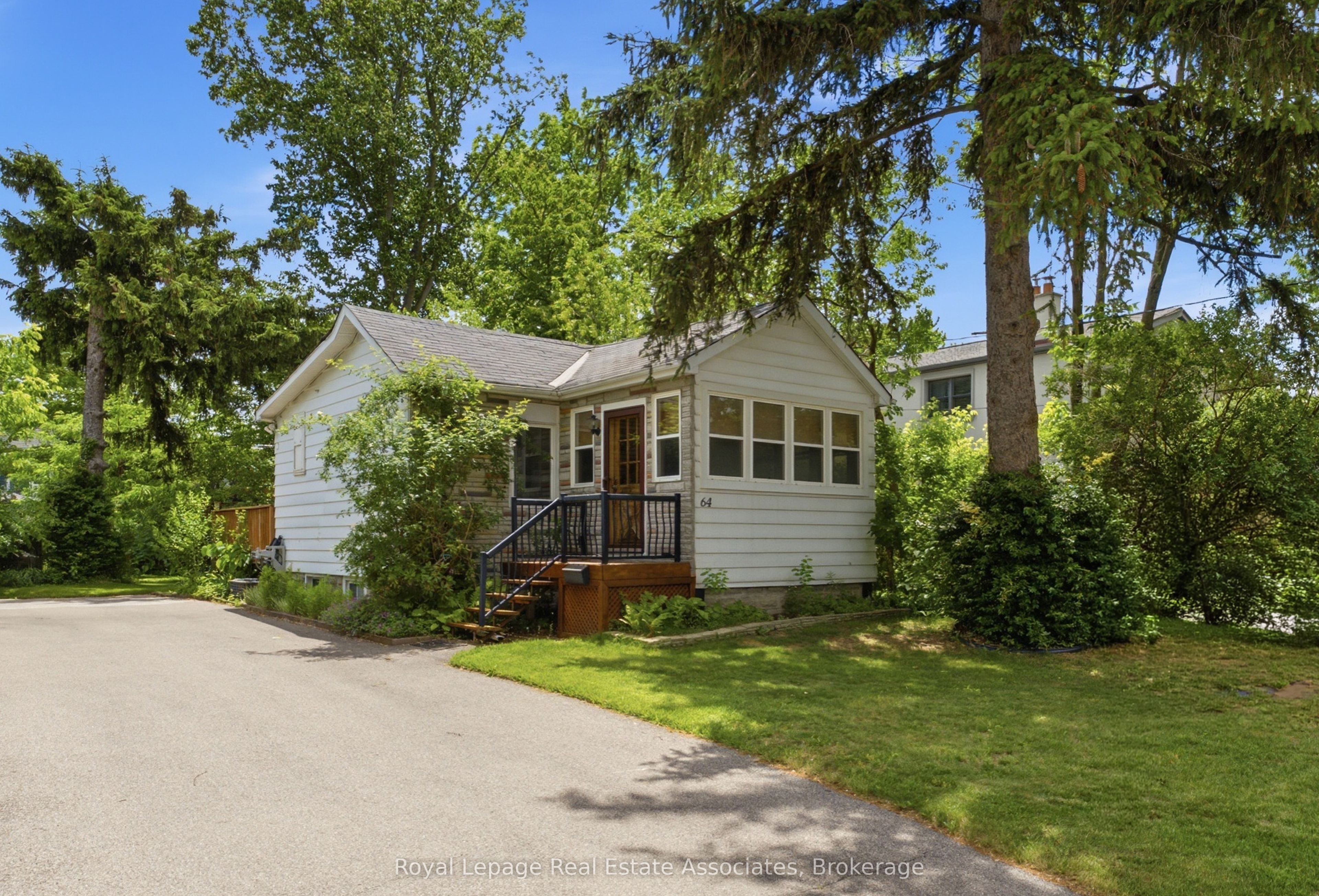 64 Eaglewood Boulevard Property Photo 1