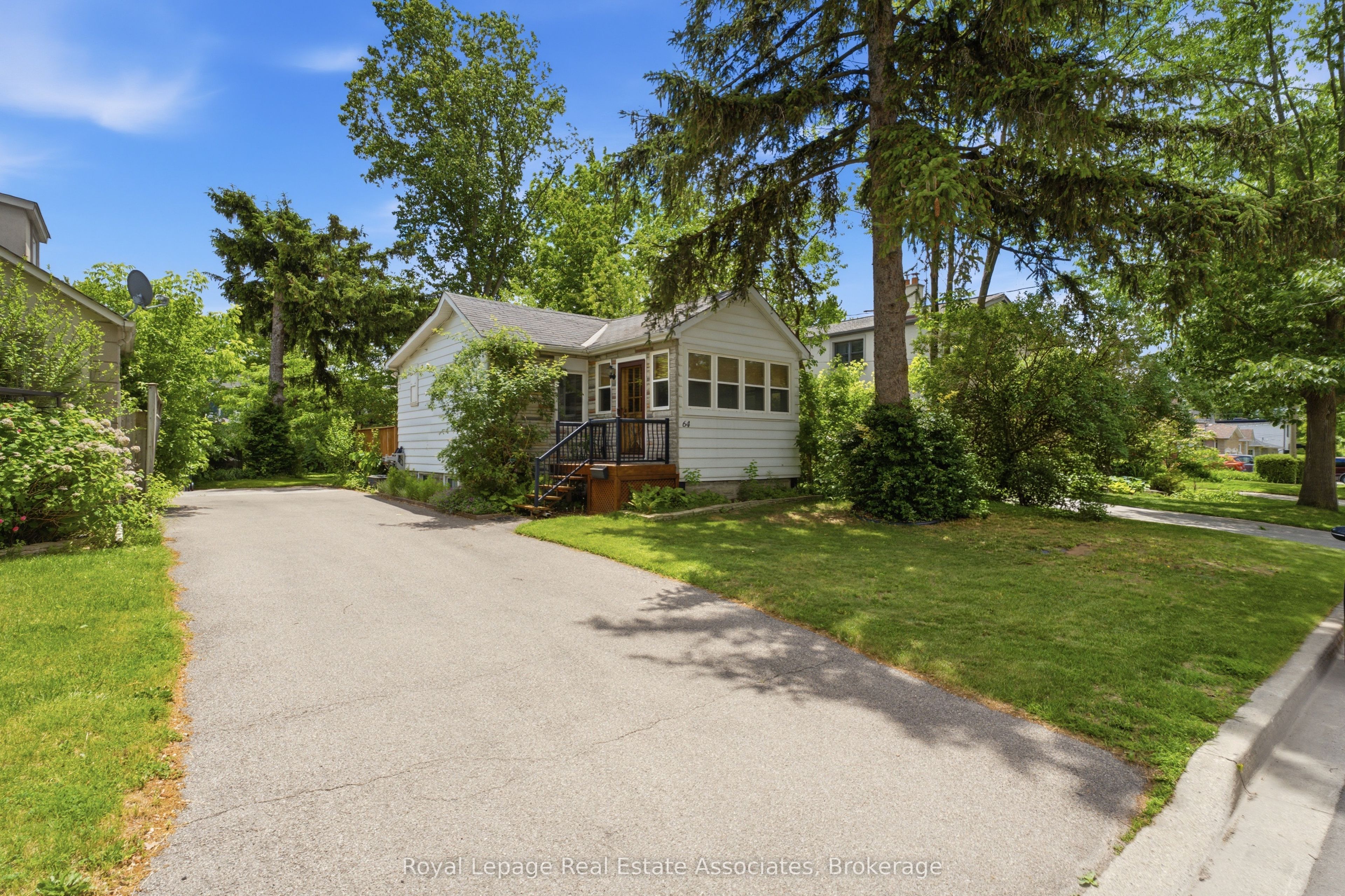 64 Eaglewood Boulevard Property Photo 2
