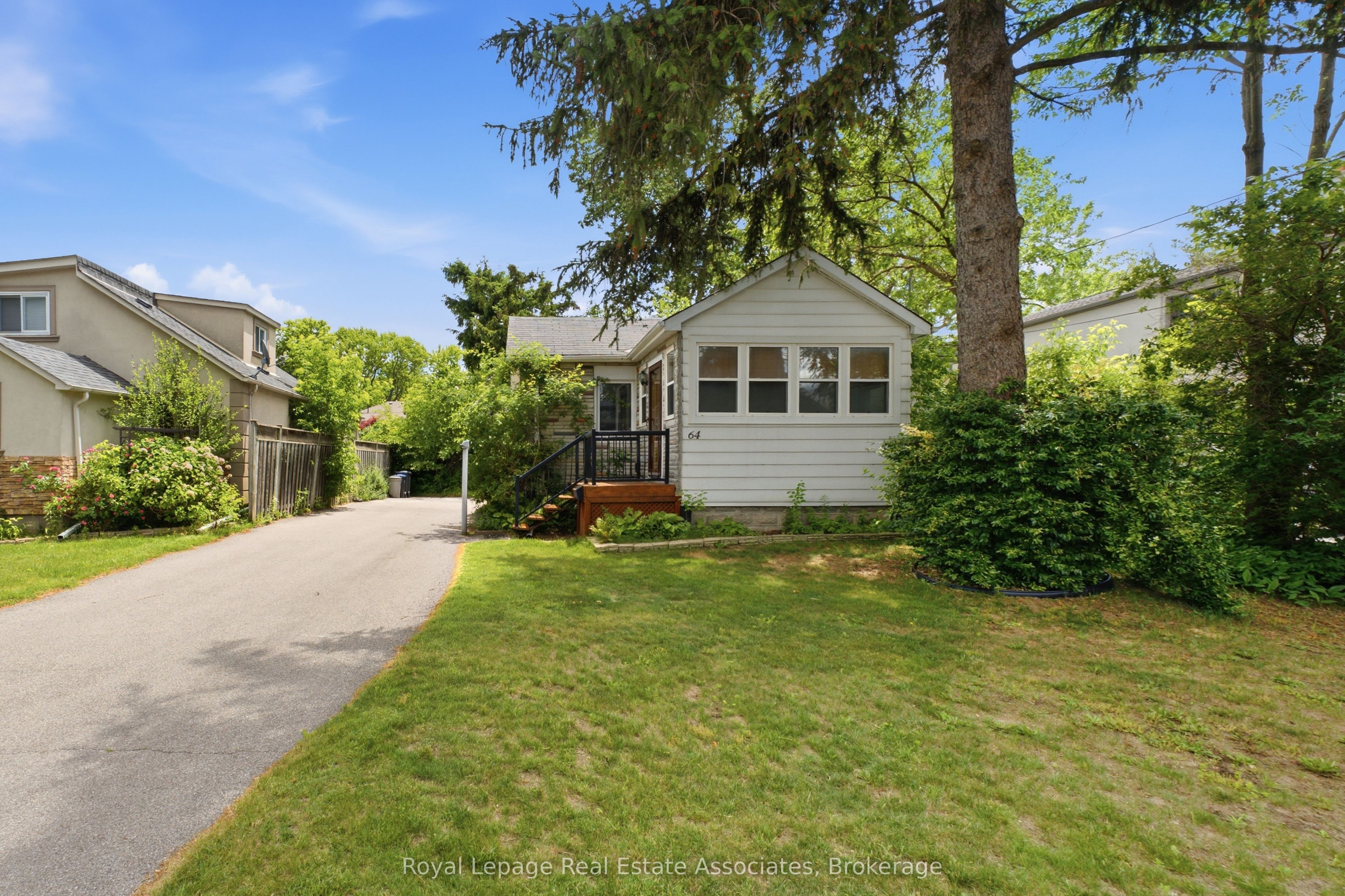 64 Eaglewood Boulevard Property Photo 3