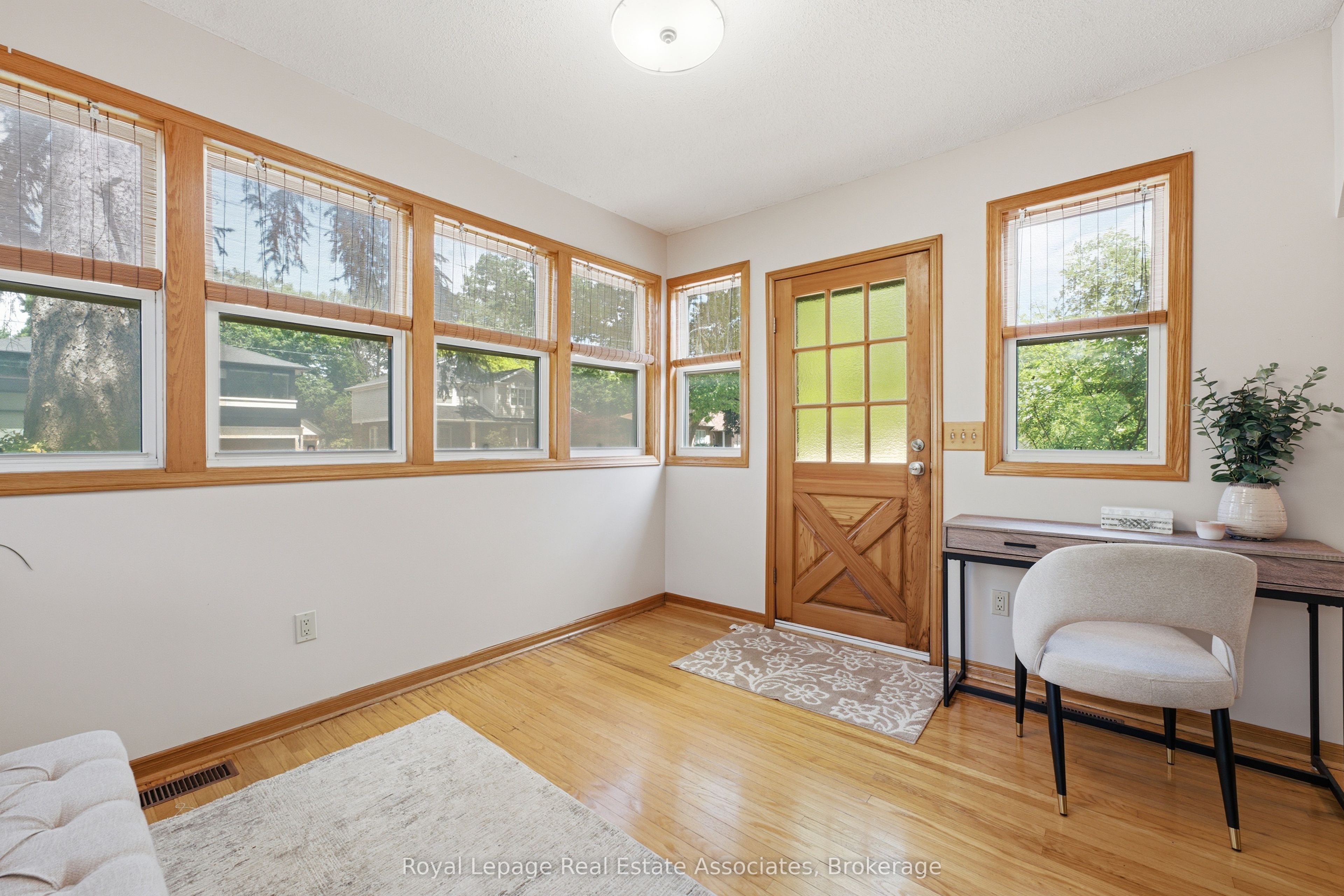 64 Eaglewood Boulevard Property Photo 4