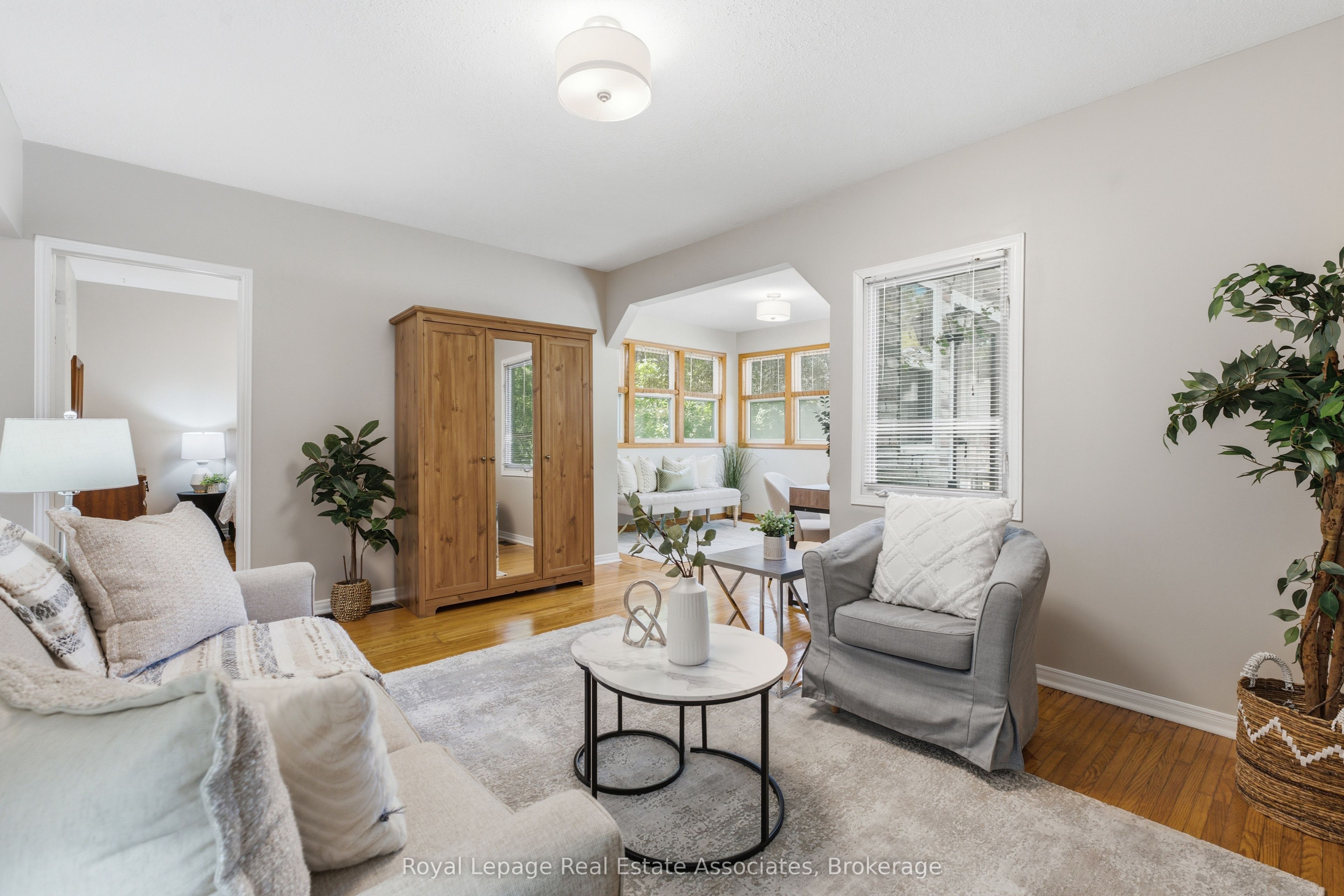 64 Eaglewood Boulevard Property Photo 9
