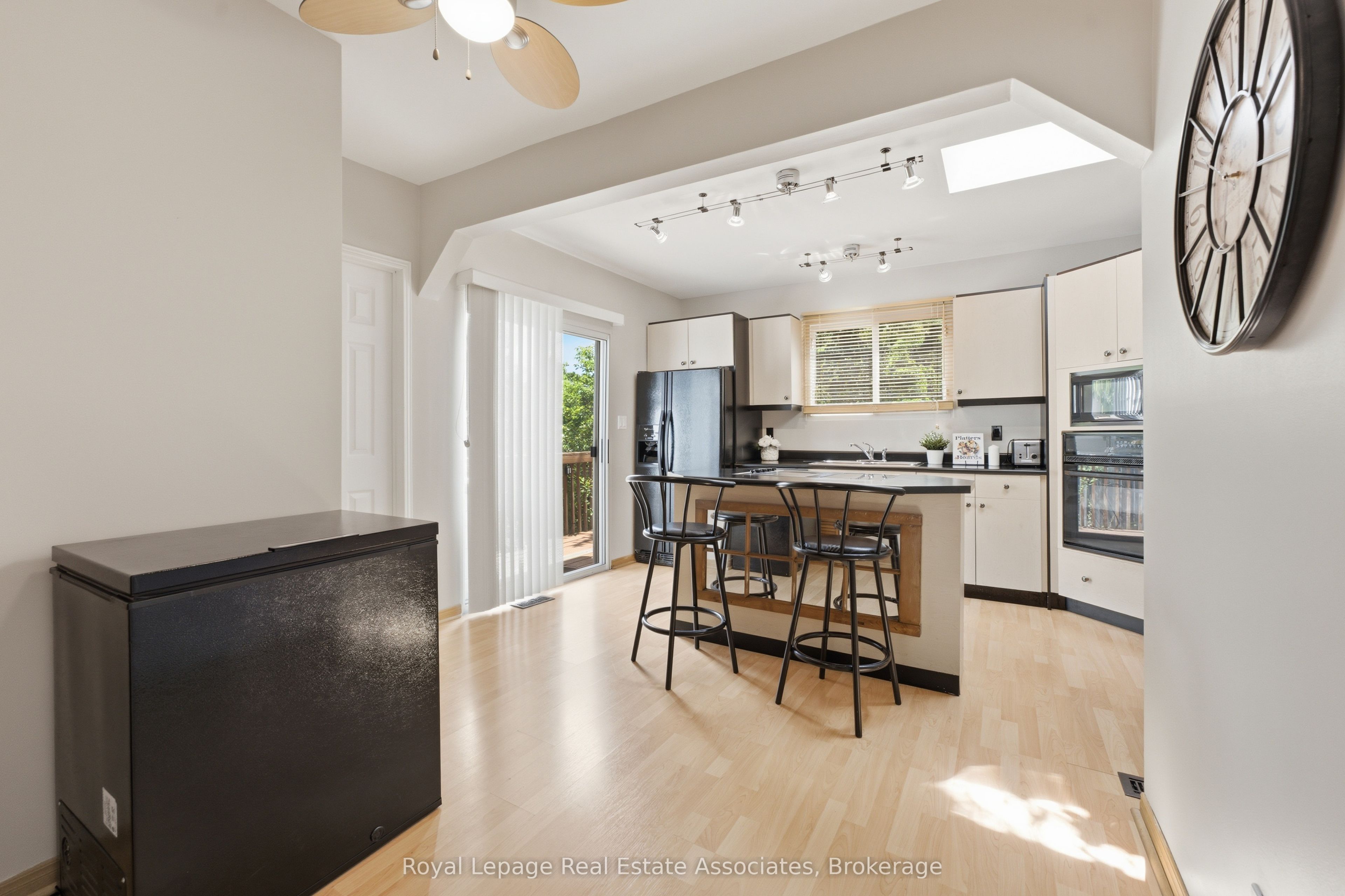 64 Eaglewood Boulevard Property Photo 11