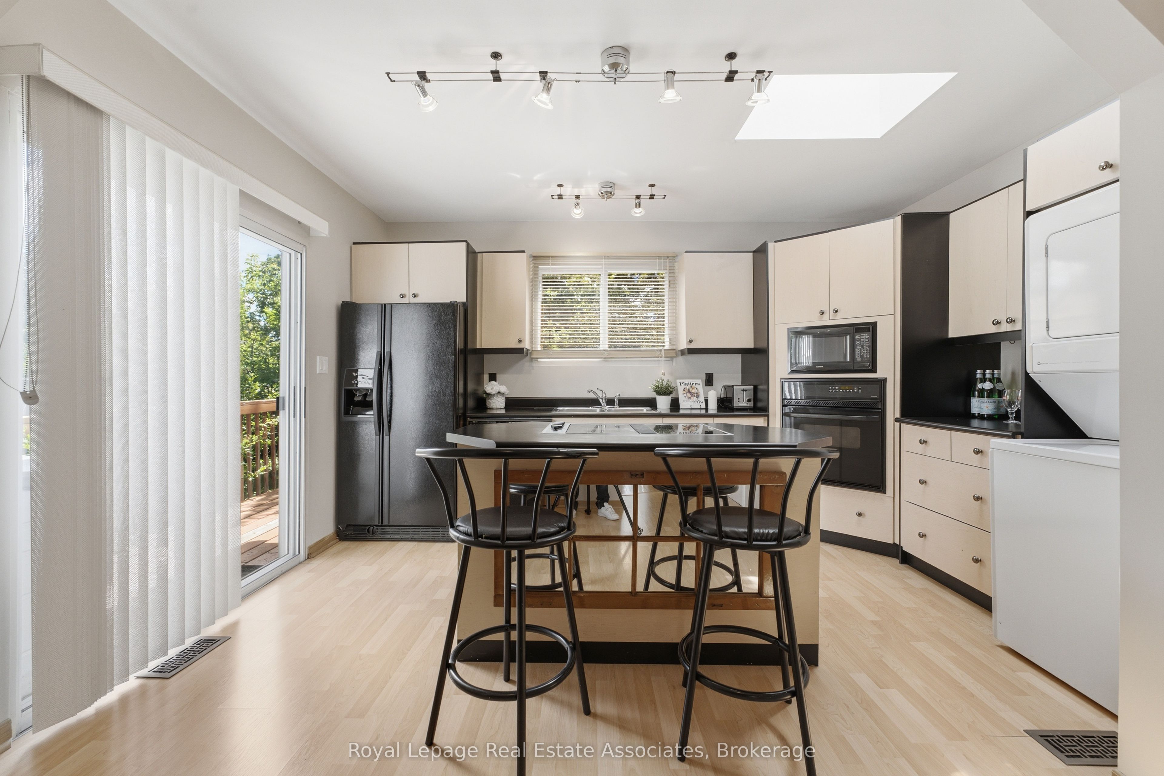 64 Eaglewood Boulevard Property Photo 12
