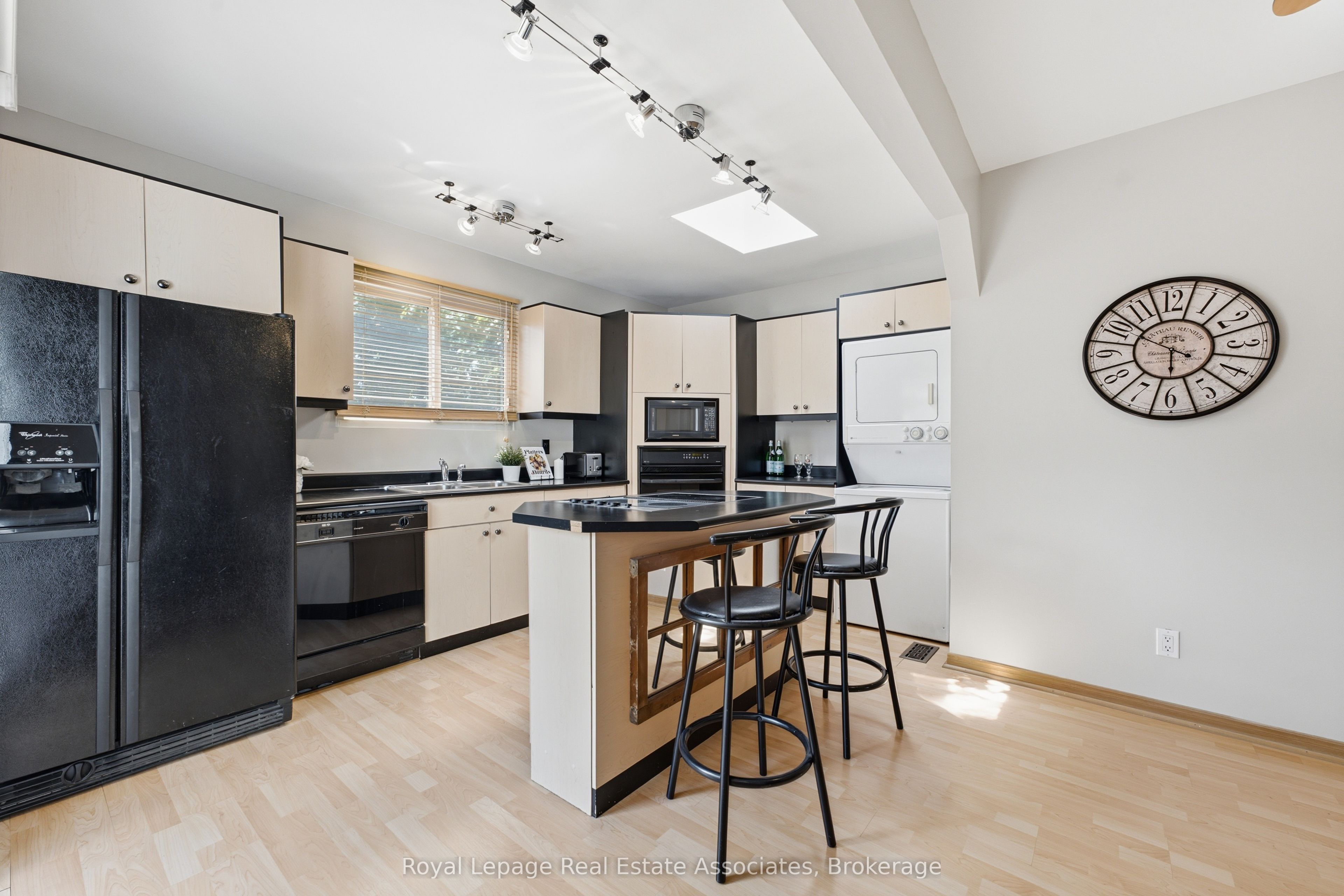 64 Eaglewood Boulevard Property Photo 13