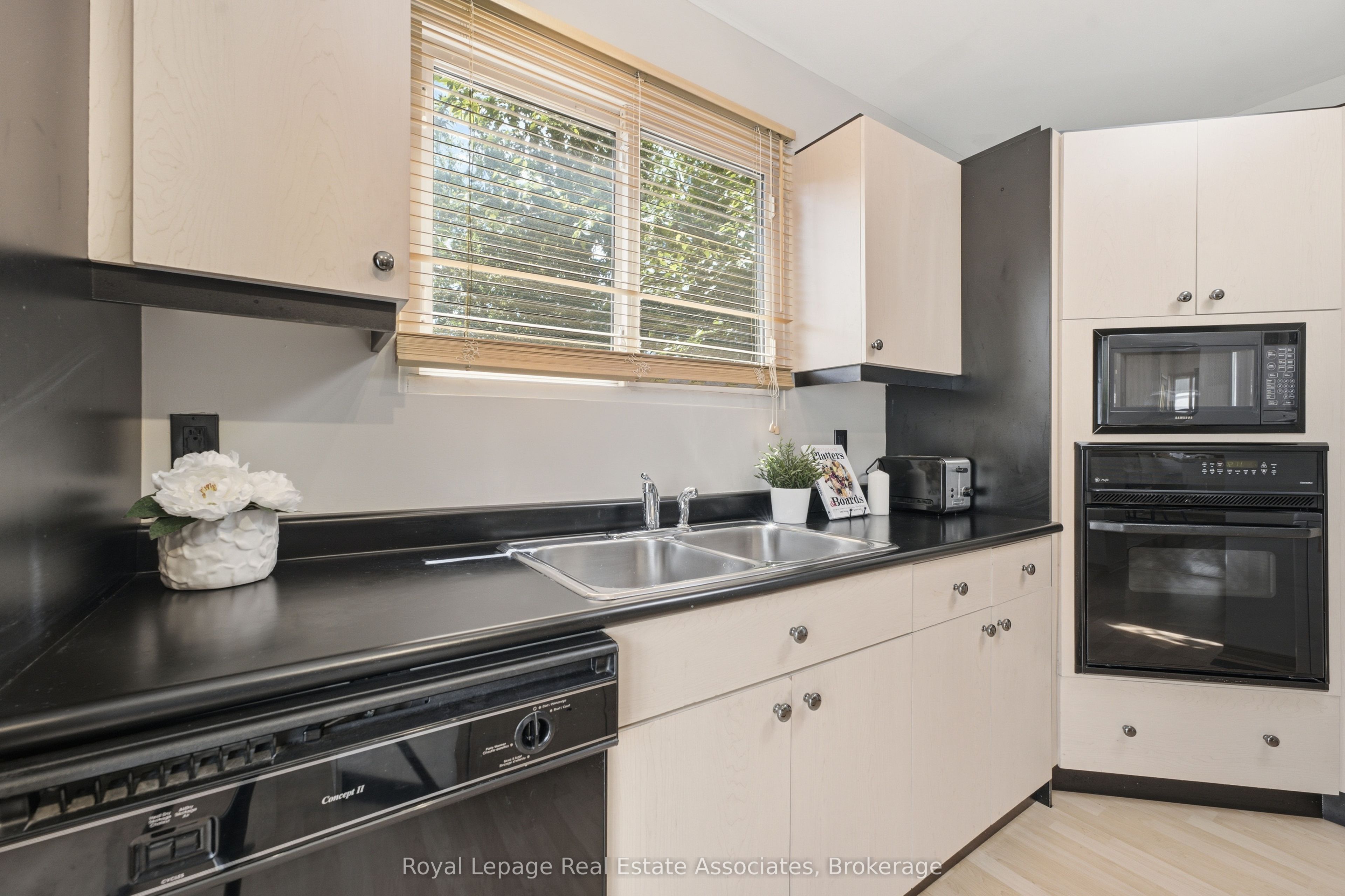 64 Eaglewood Boulevard Property Photo 16