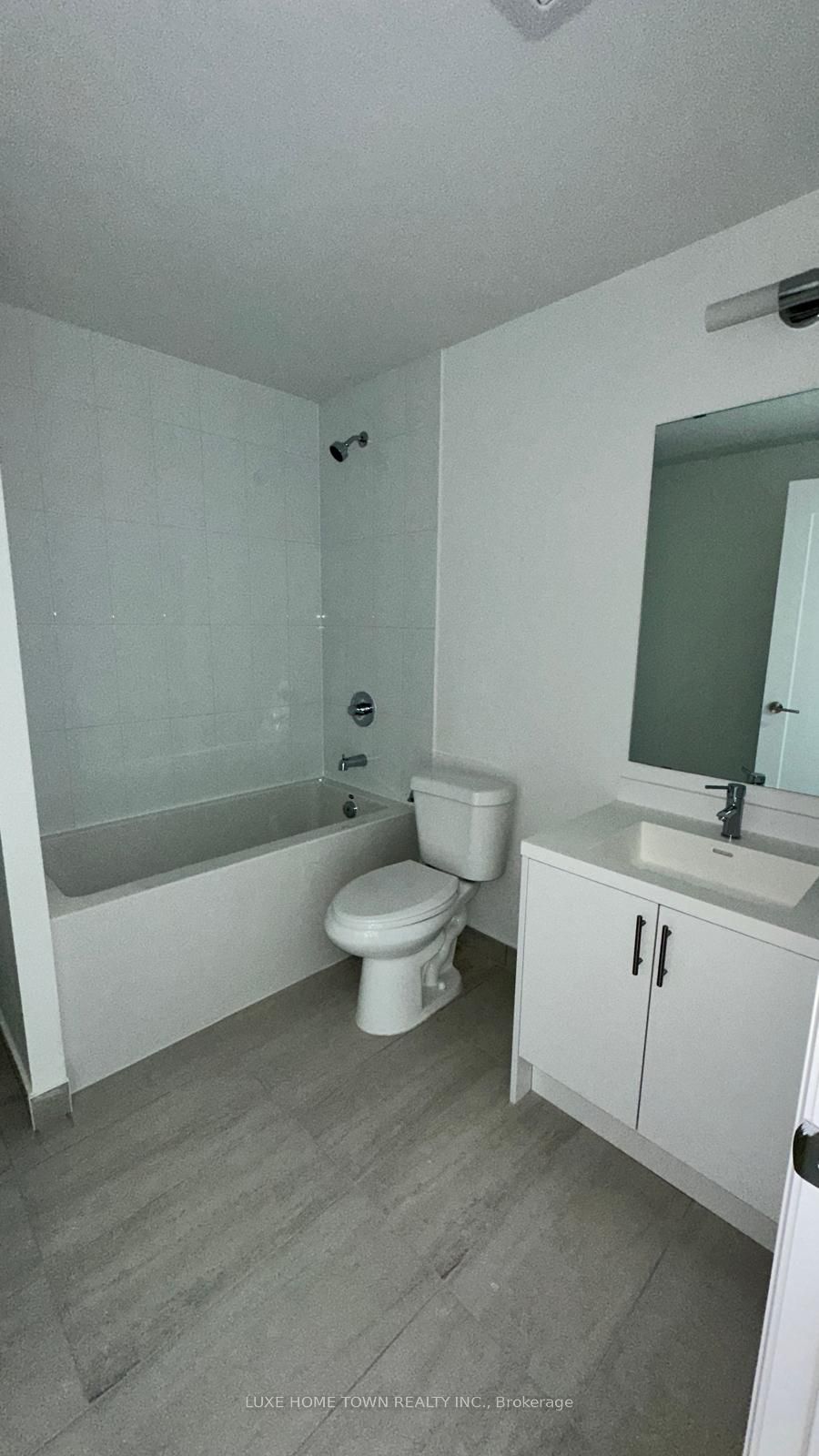 412 Silver Maple Road 402 Property Photo 19