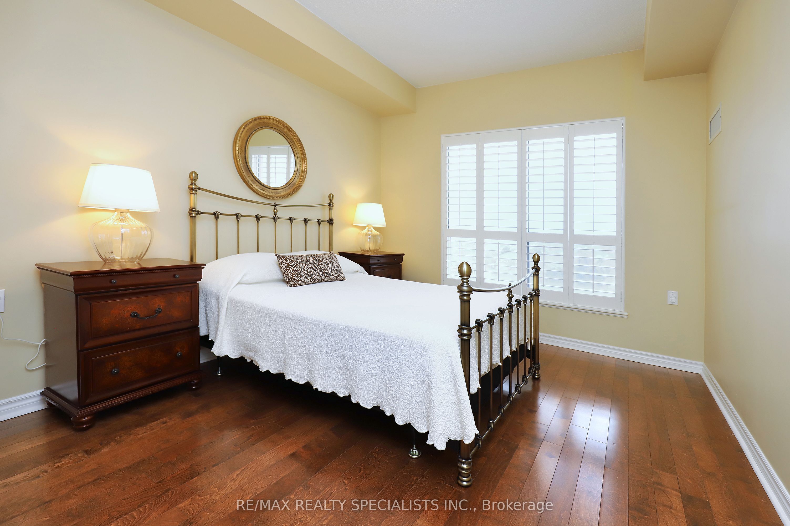 810 Scollard Court 809 Property Photo 19