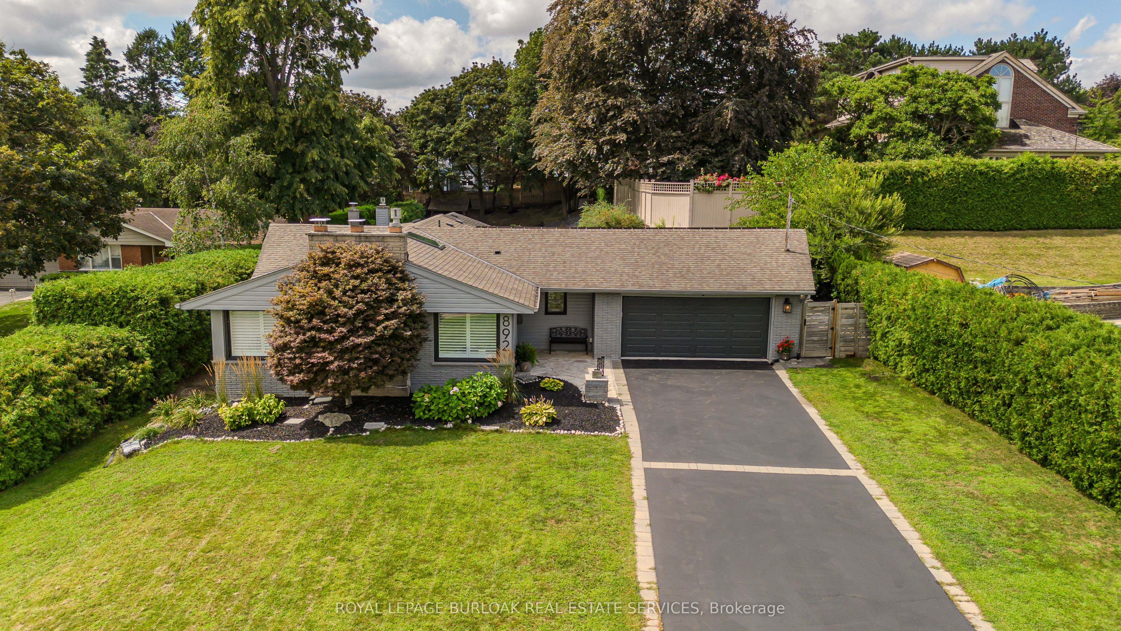 892 North Shore Boulevard W Property Photo 1