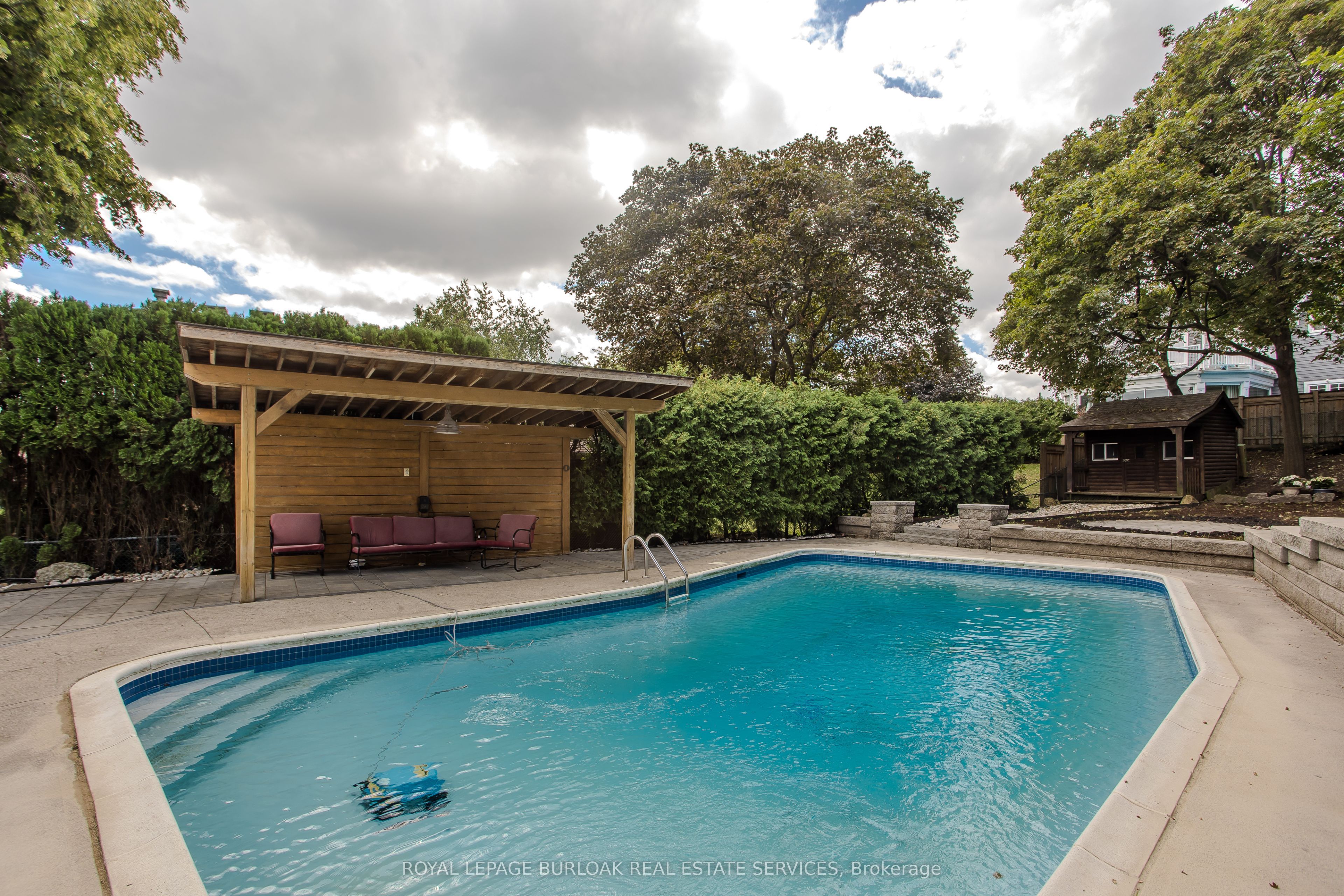 892 North Shore Boulevard W Property Photo 3