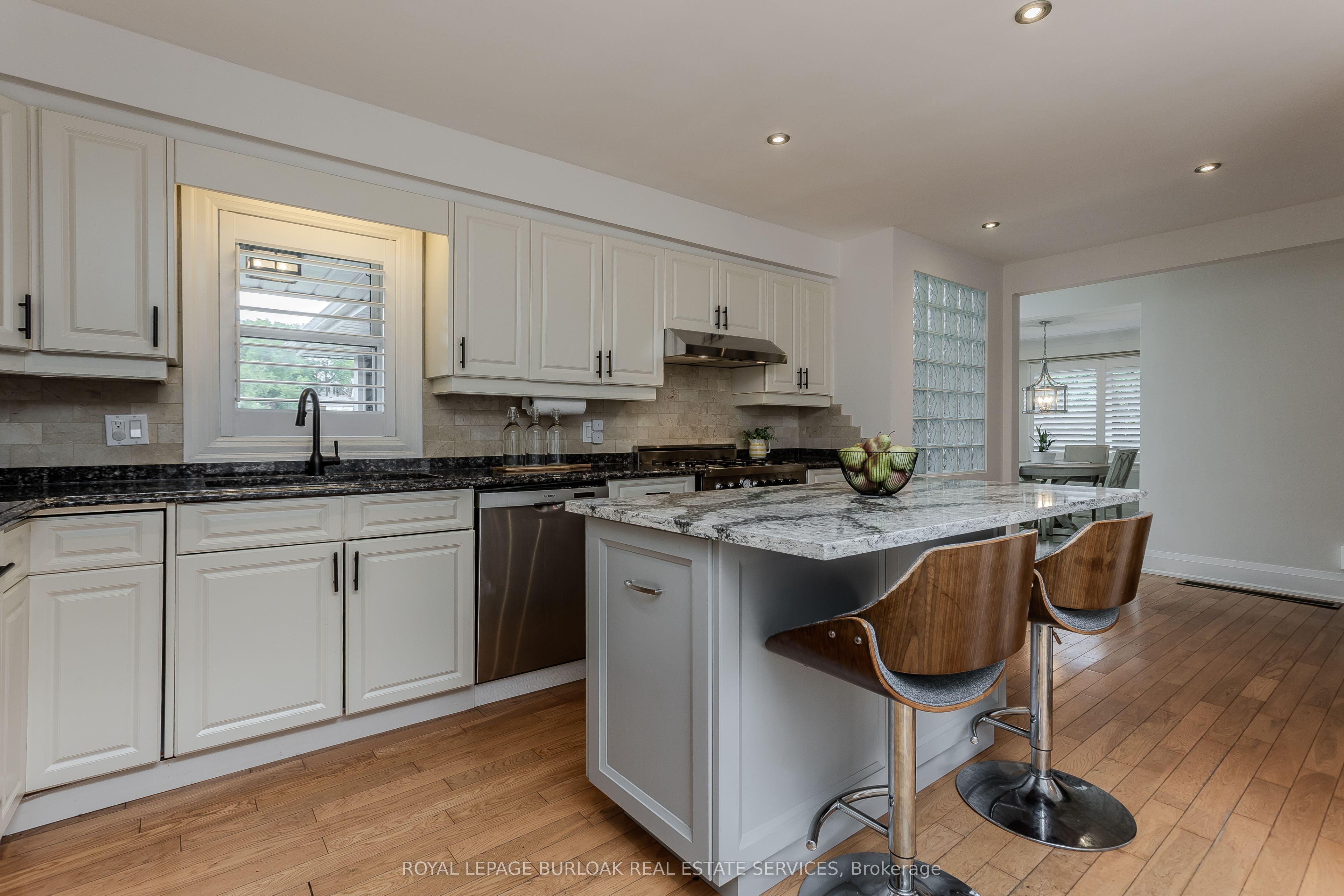 892 North Shore Boulevard W Property Photo 8