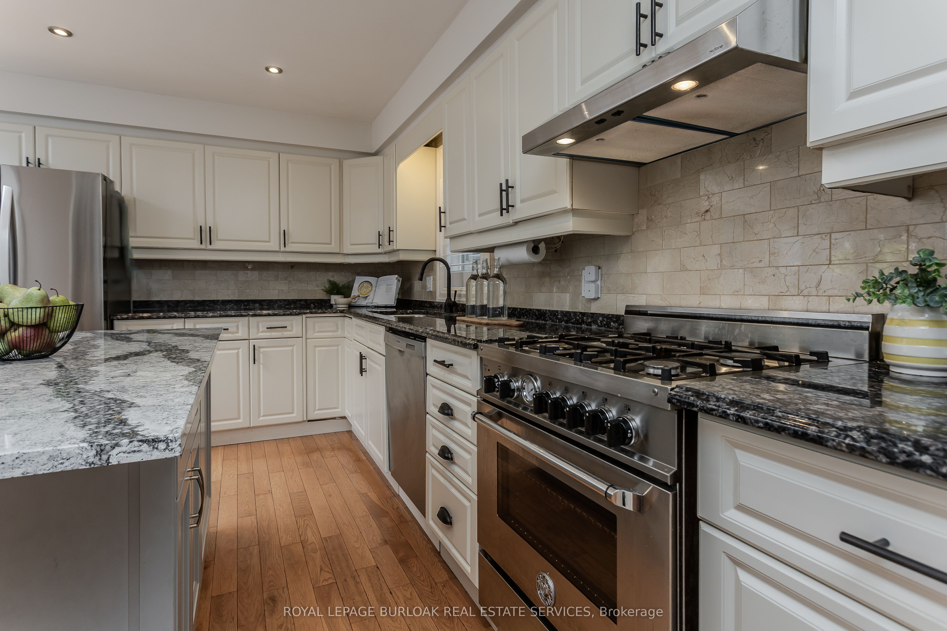 892 North Shore Boulevard W Property Photo 9
