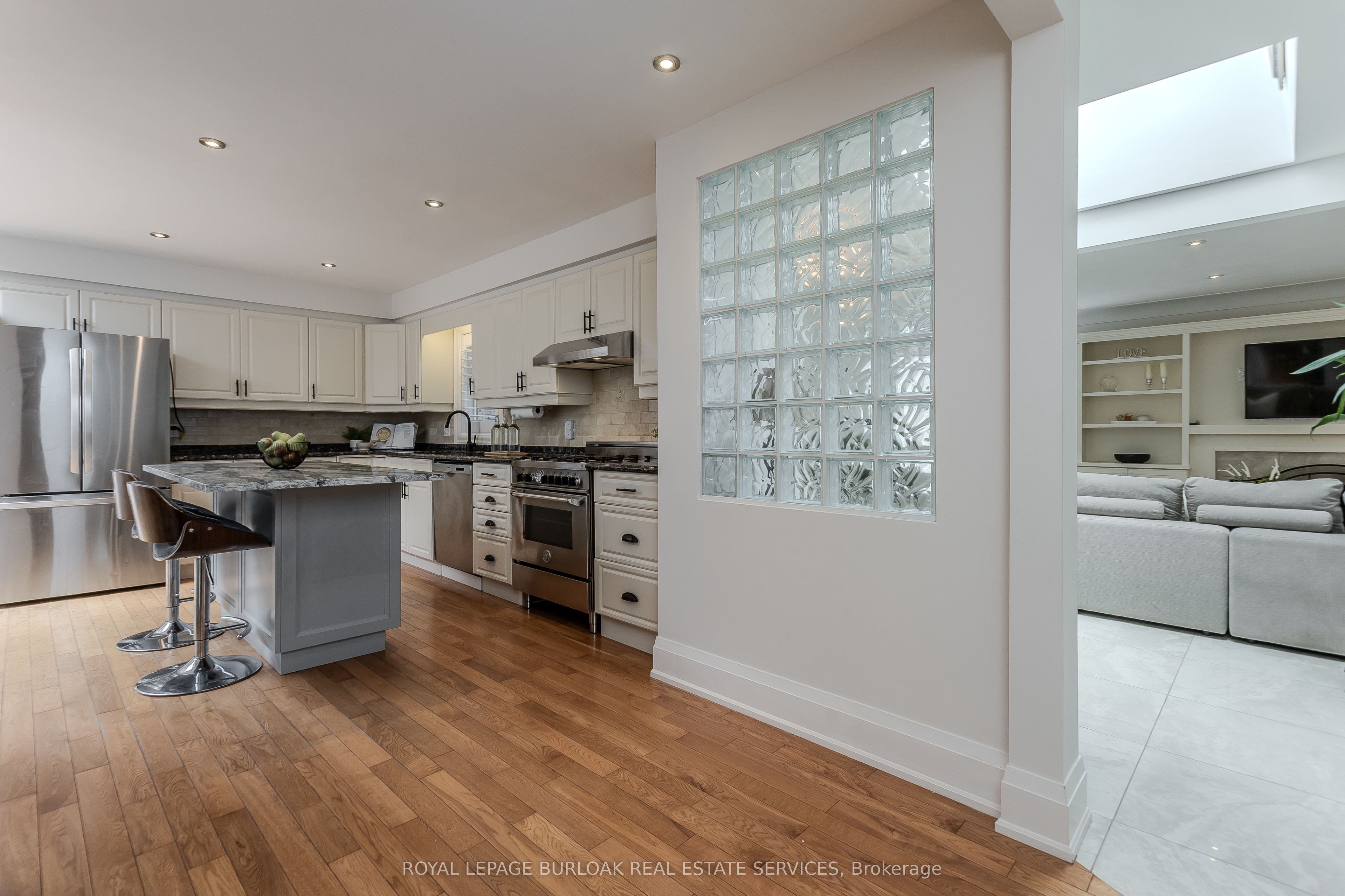 892 North Shore Boulevard W Property Photo 10
